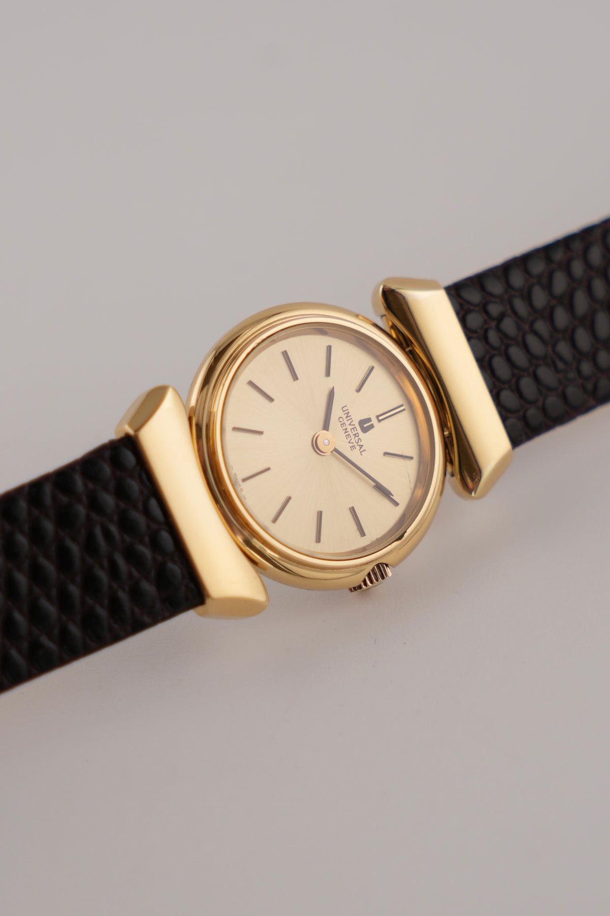 Universal Geneve 542678 - Ladies - Unique Convertible Lugs! - Box and Papers