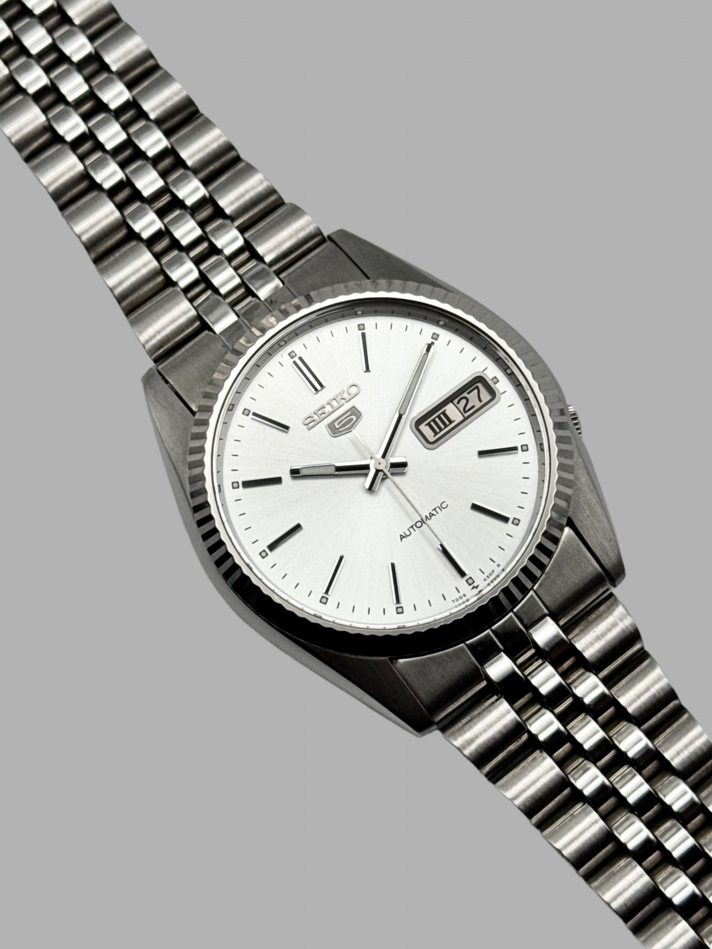 Seiko 5 Automatic 7009-3110 – The Wrist Watcher Seiko 5 Automatic 7009-3110 – The Wrist Watcher