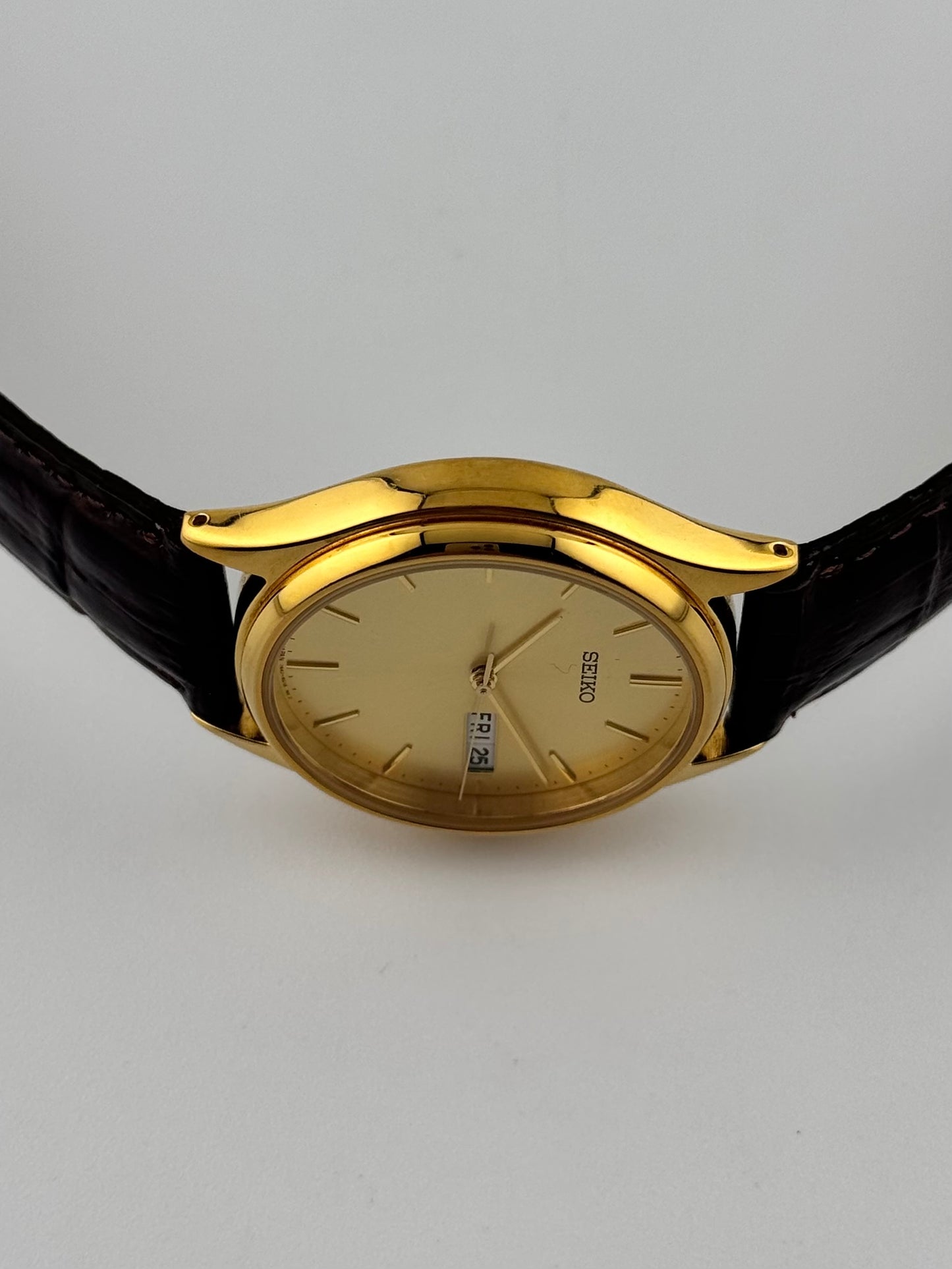 Seiko Quartz Day-Date 7N43-8A90 - Sunburst Dial