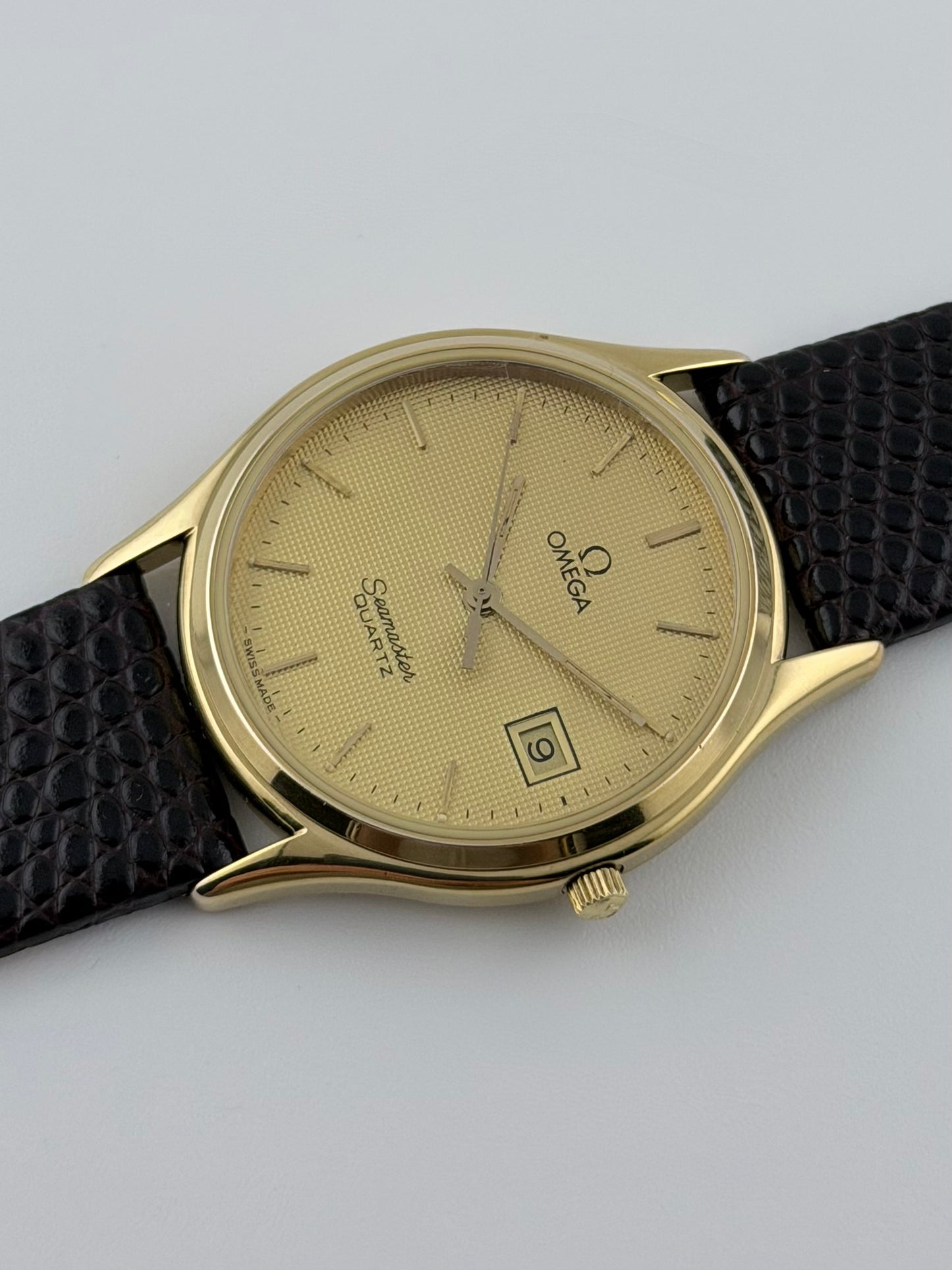 Omega Seamaster Quartz 196.0259 Date - Hobnail Dial