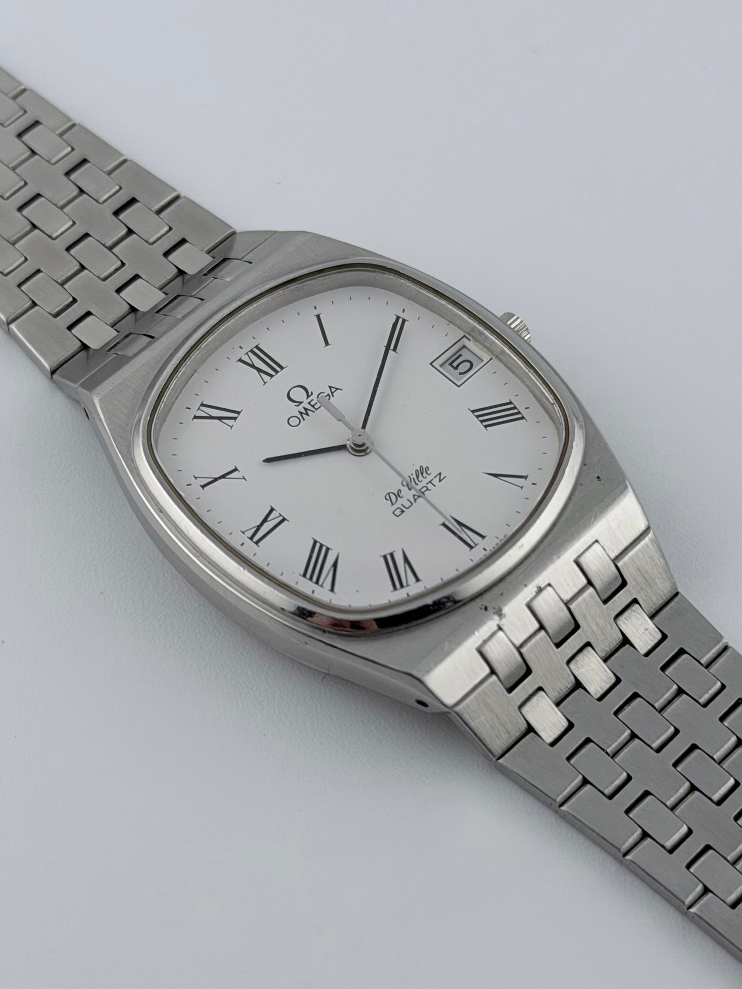 Omega DeVille Quartz Date 192.0051 - White Roman Numeral Dial