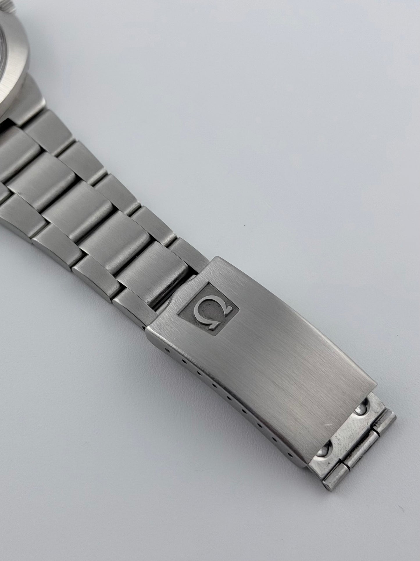 Omega Geneve Dynamic Automatic Date 166.039