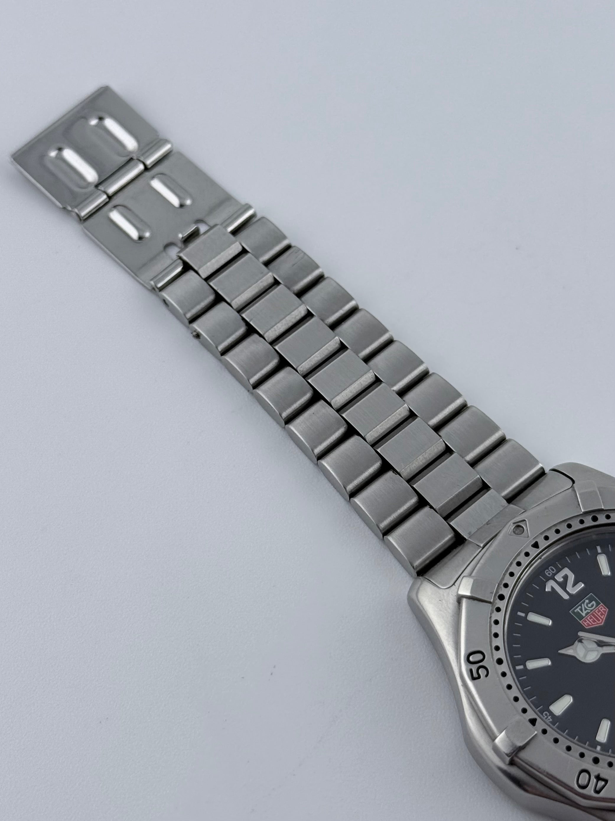 Tag Heuer Professional 200m Quartz Date - WK1110-0 – The Wrist Watcher