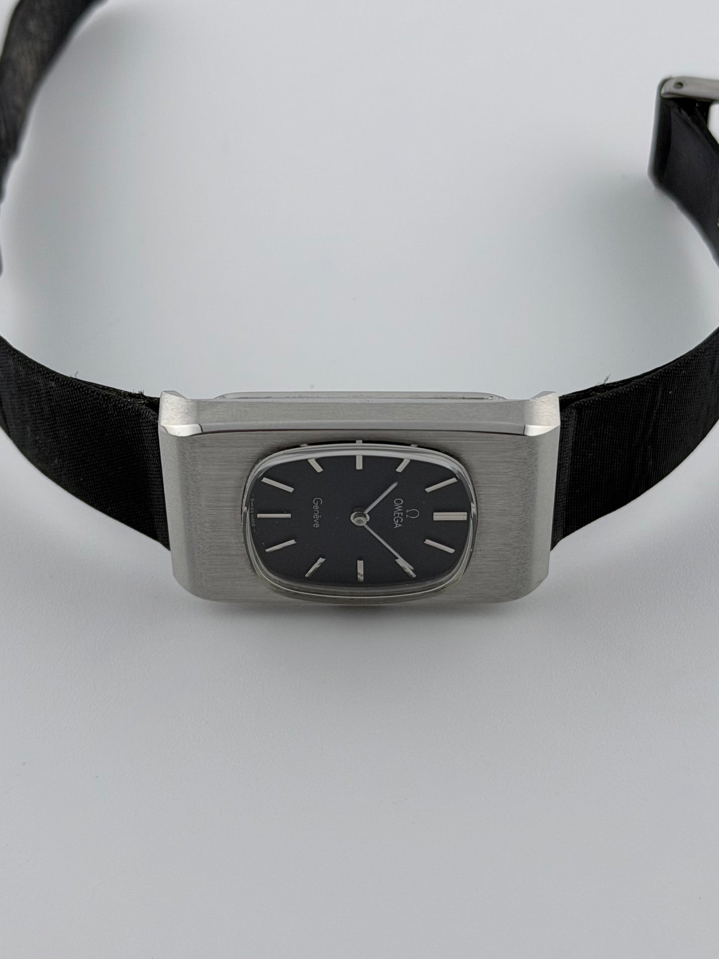 Omega Geneve Tank Manual Wind 511.0470 - Box and Papers