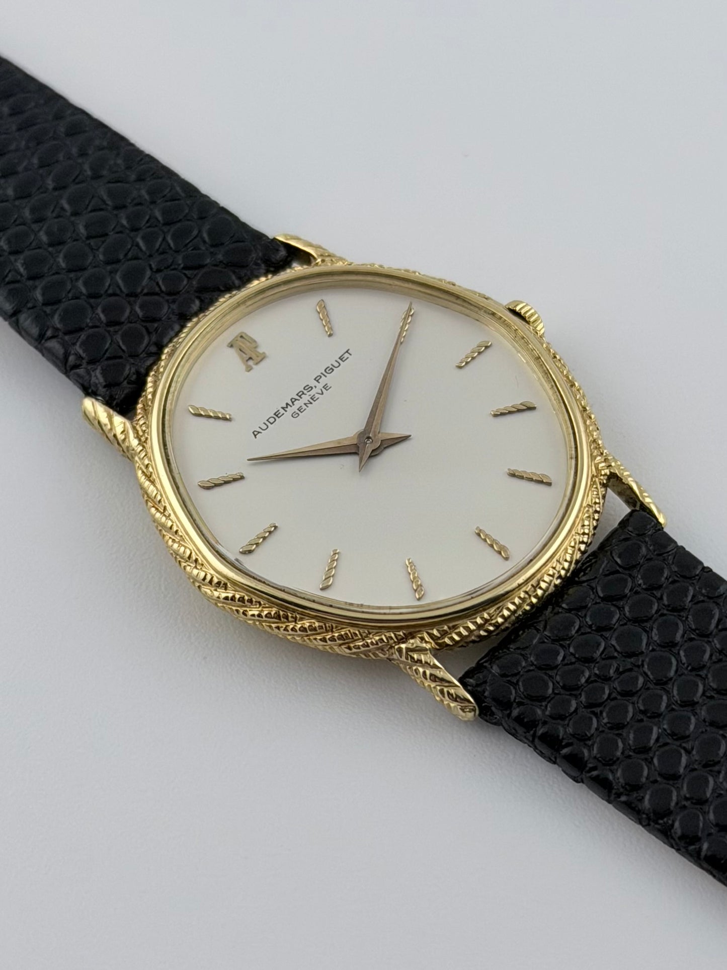 Audemars Piguet Rope Finish Manual Wind 18kt Gold - Ultra Slim - Ultra Rare