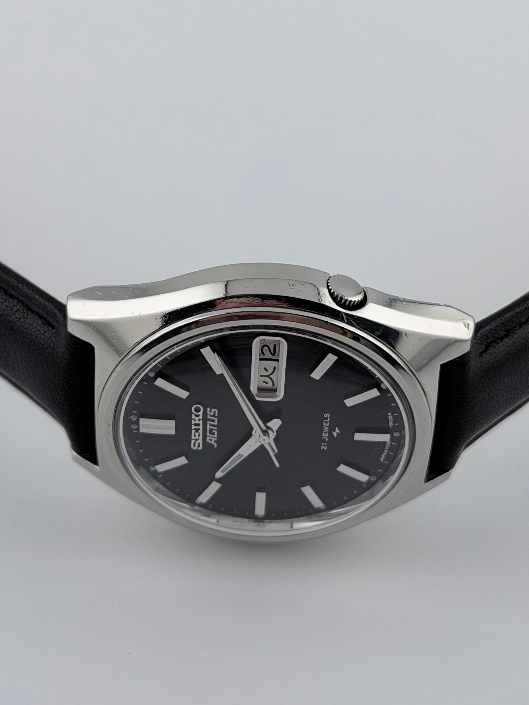 Seiko Actus Japanese Day-Date 7019-8010 – The Wrist Watcher