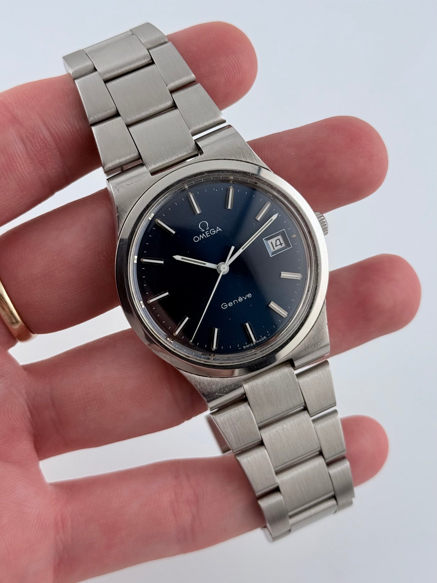 Omega Geneve Date Manual - 136.0103 - Rare Blue Dial - Box and Papers