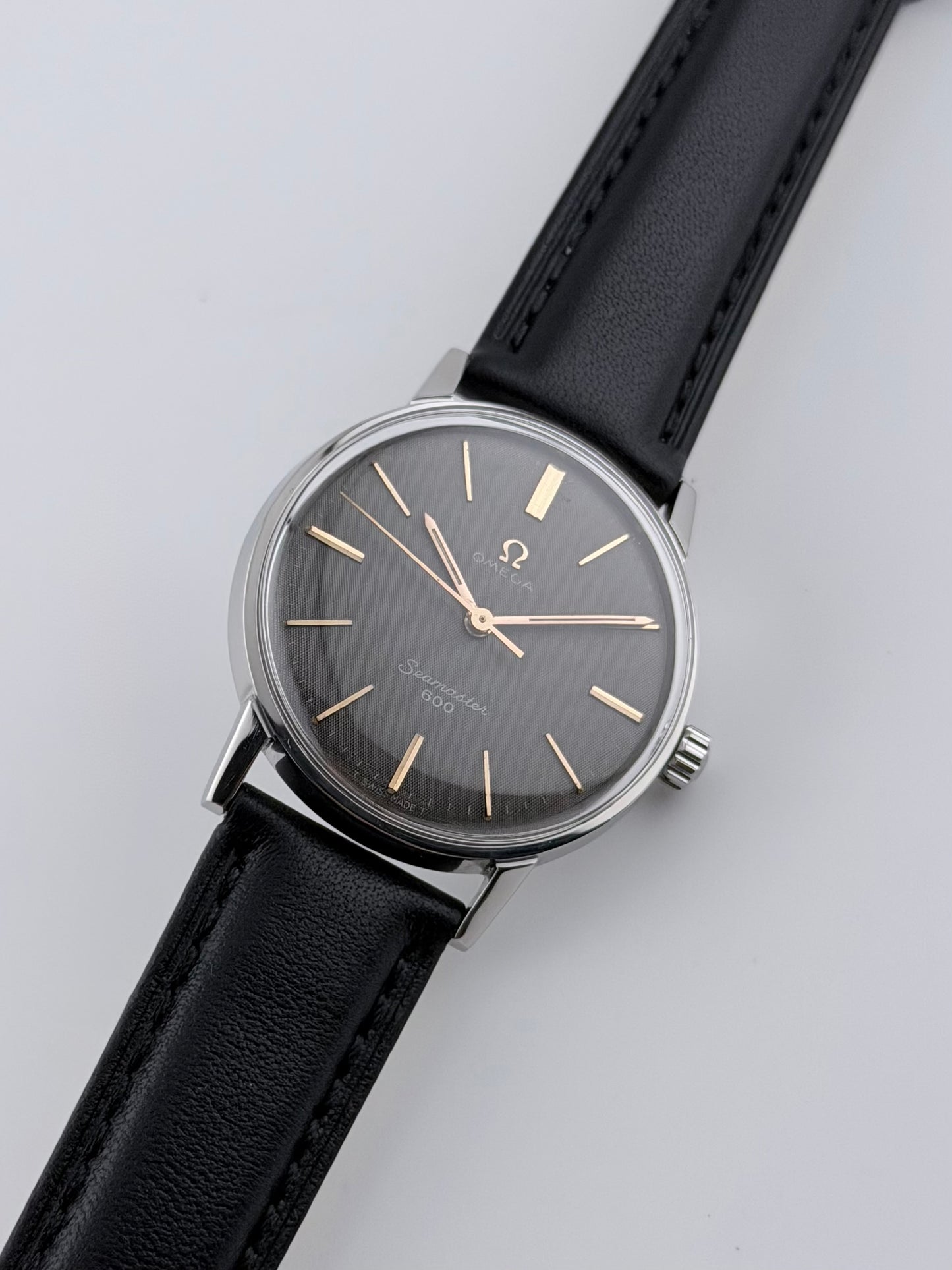 Omega Seamaster 600 Manual Wind - 136.011 - Carbon Dial - Ultra Rare!
