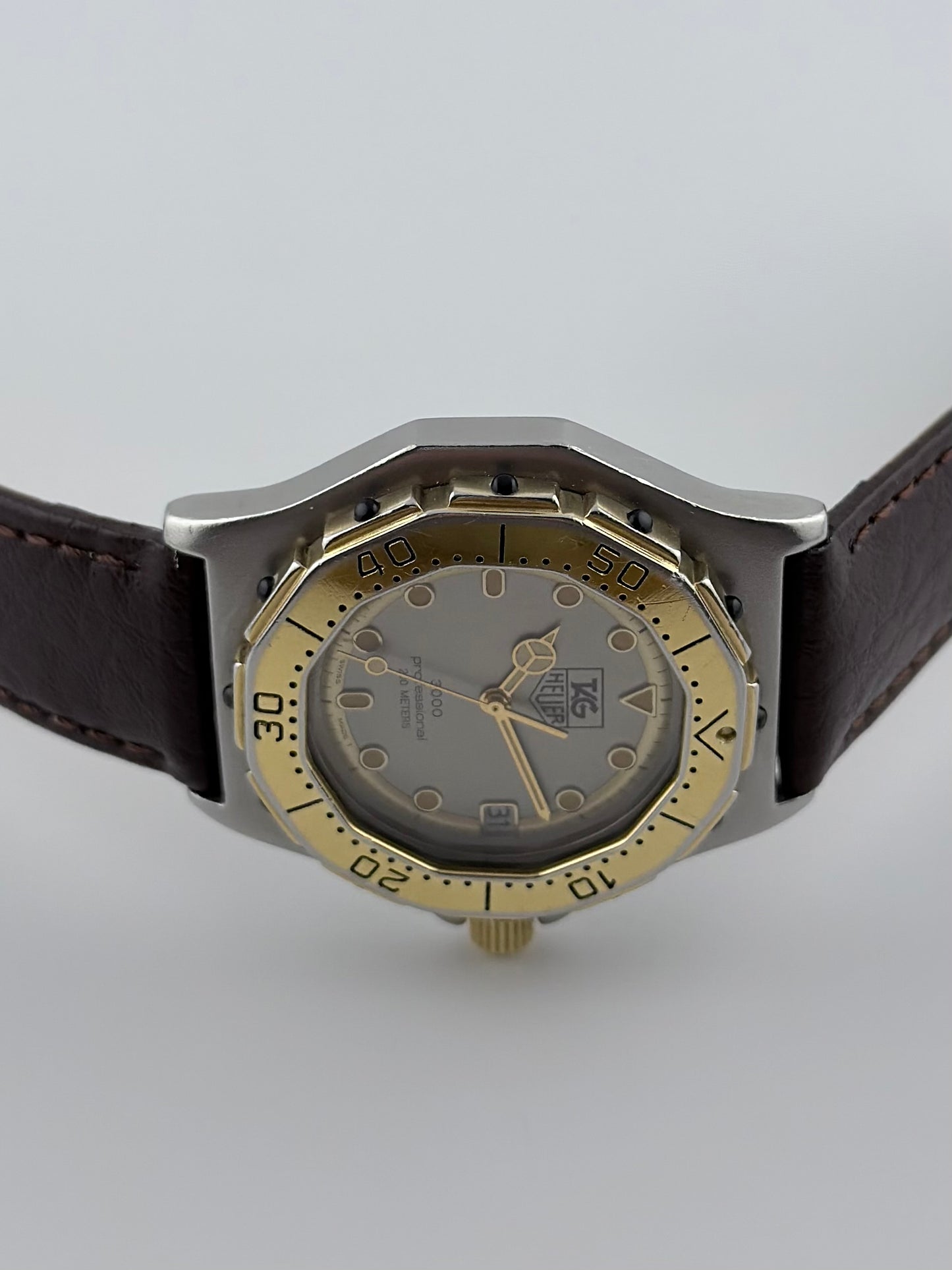 Tag Heuer Professional 3000 Quartz Date - 934.206