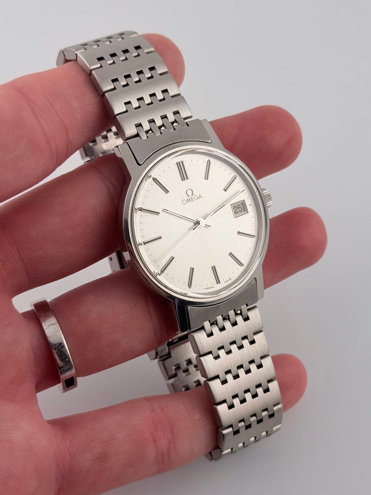 Omega Date Manual Wind 136.0104 - Original Bracelet