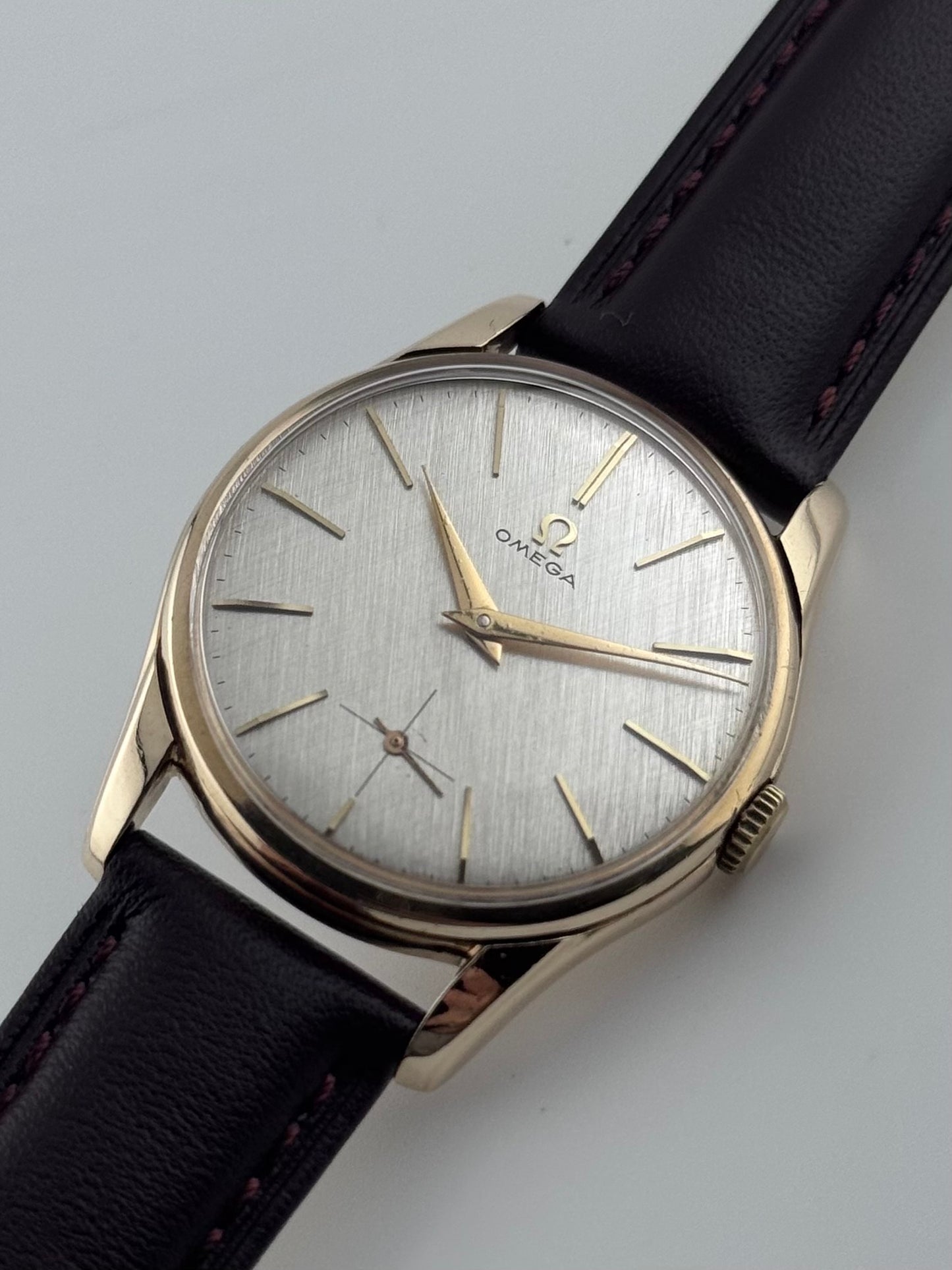 Omega Manual Wind 9ct Gold Sub Secs - R-159327 - Linen Dial