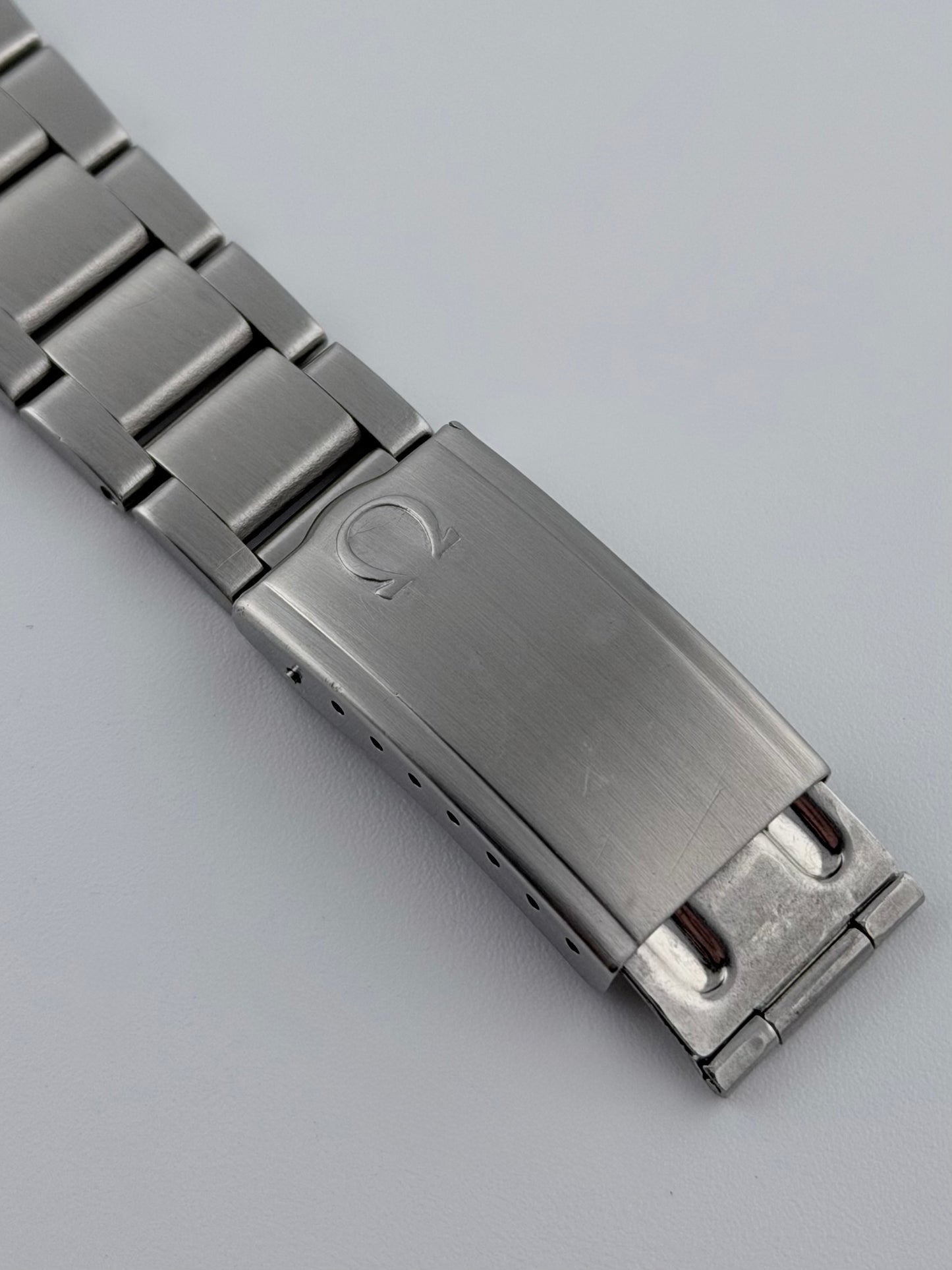 Omega Geneve Dynamic Manual Wind 135.033 - Box and Papers