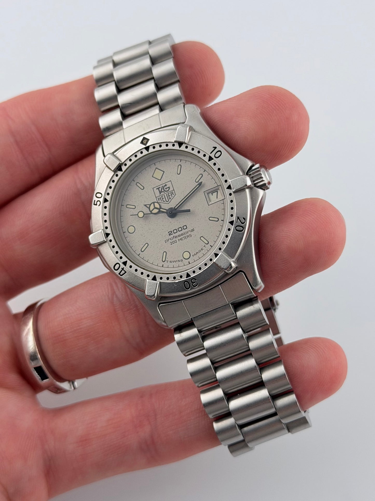 Tag Heuer Professional 2000 Quartz Date - 962.213