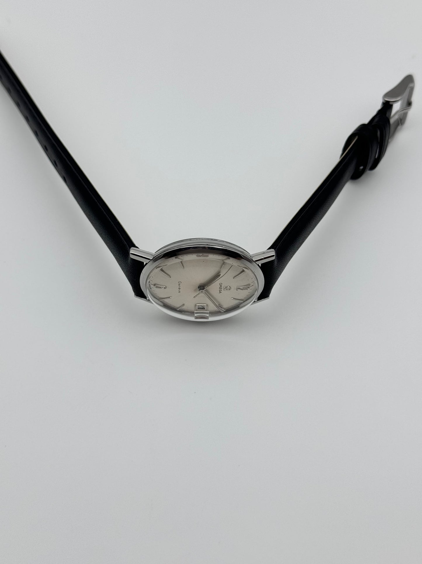 Omega Geneve Manual Wind Date 132.019 - Rare Dial Variant