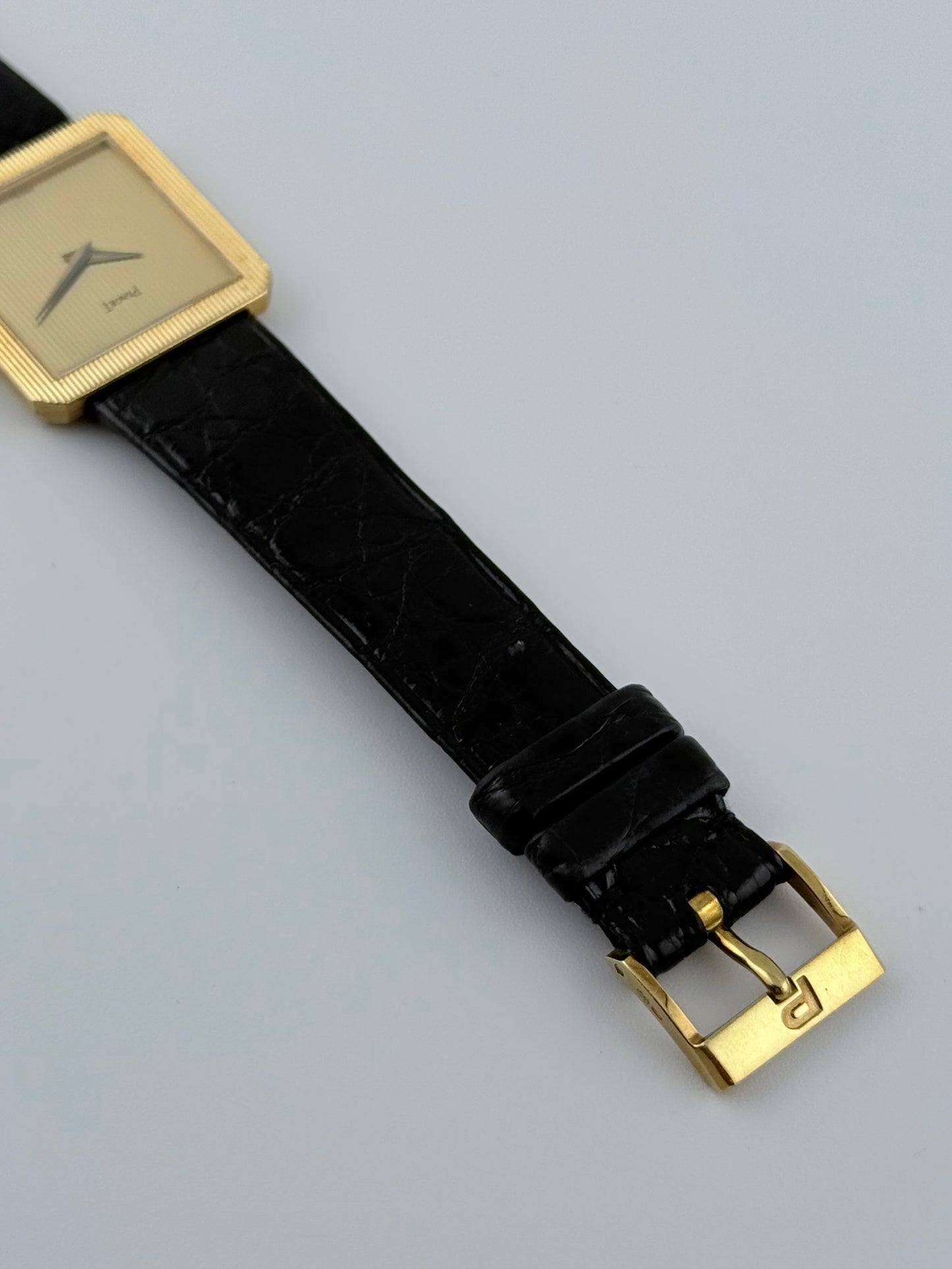 Piaget Protocol Tank Quartz - 18ct Gold - 8154