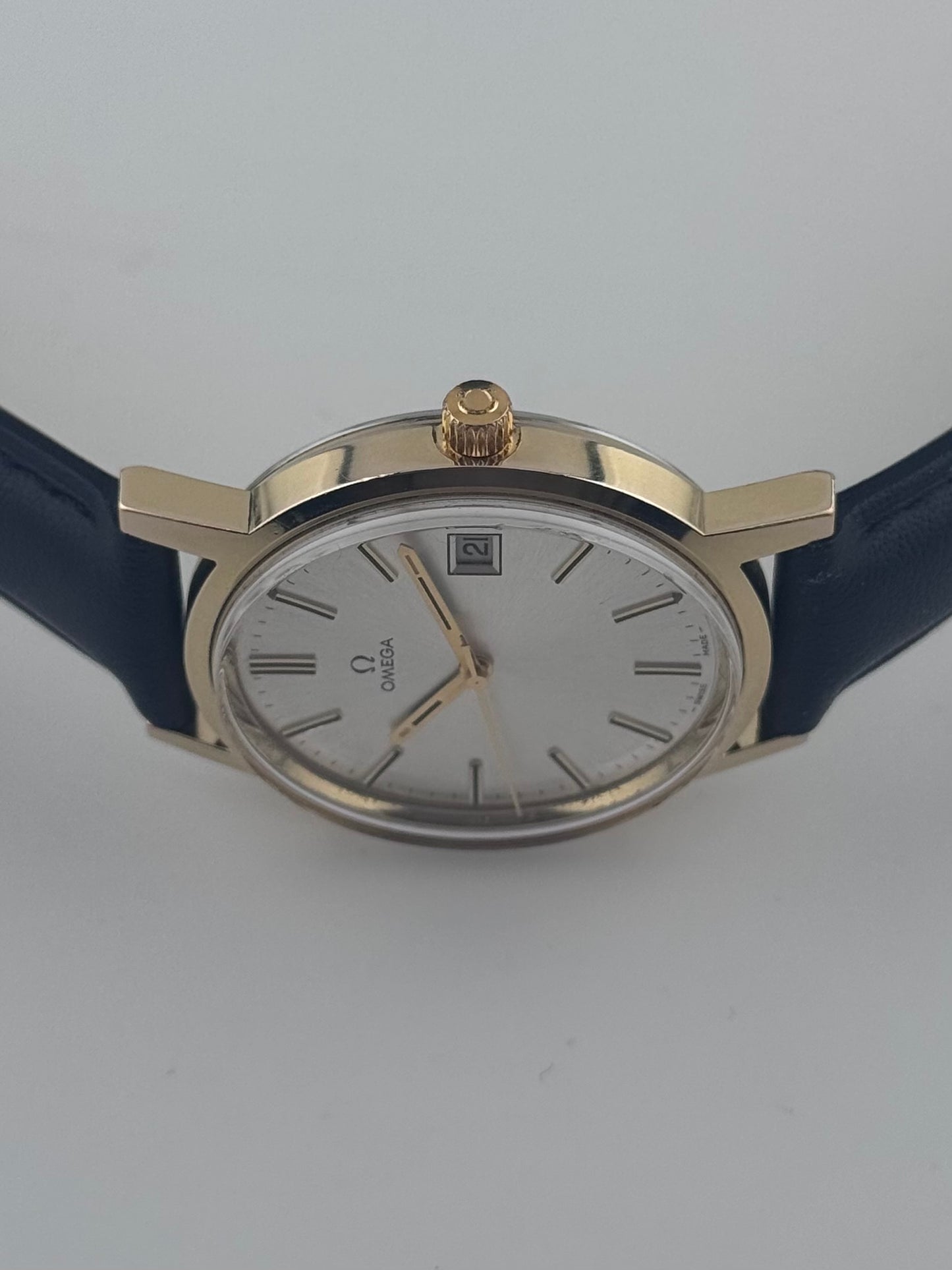 Omega Geneve Date Manual Wind - 136.0104