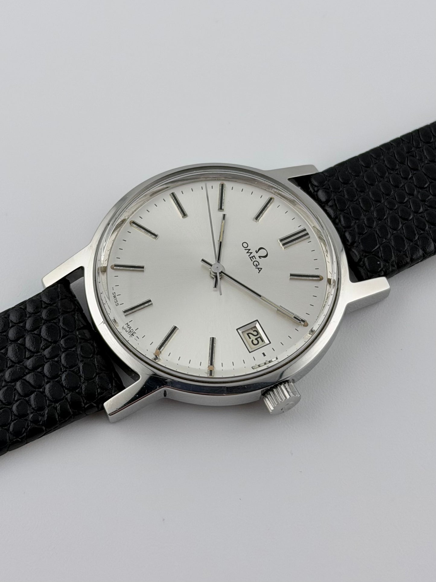 Omega Date Manual Wind 136.0104