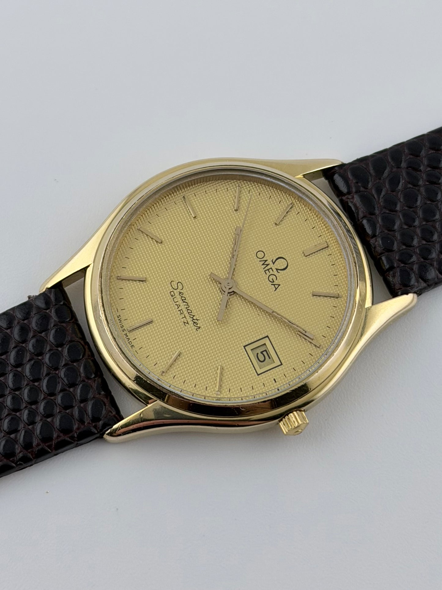 Omega Seamaster Quartz Date 196.0251 - Hobnail Dial