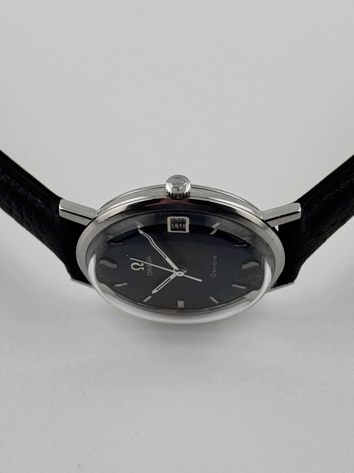 Omega Geneve Manual Date - 132.019SP - Rare Blue Dial