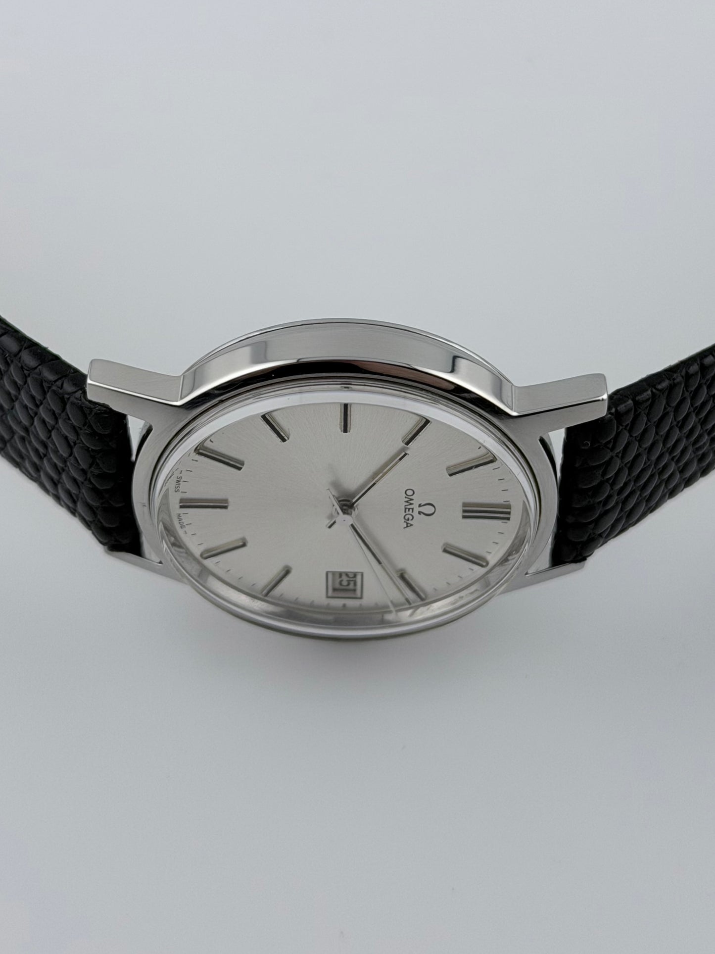 Omega Date Manual Wind 136.0104