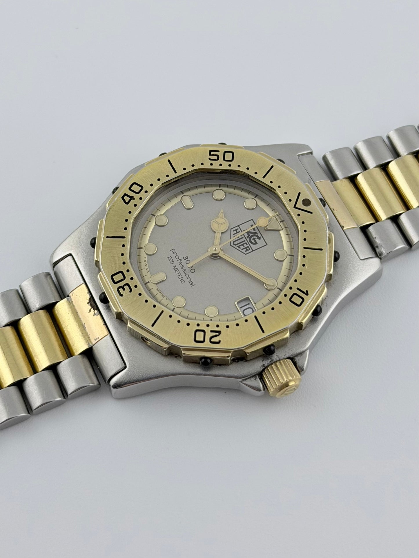 Tag Heuer Professional 3000 Quartz Date - 934.213