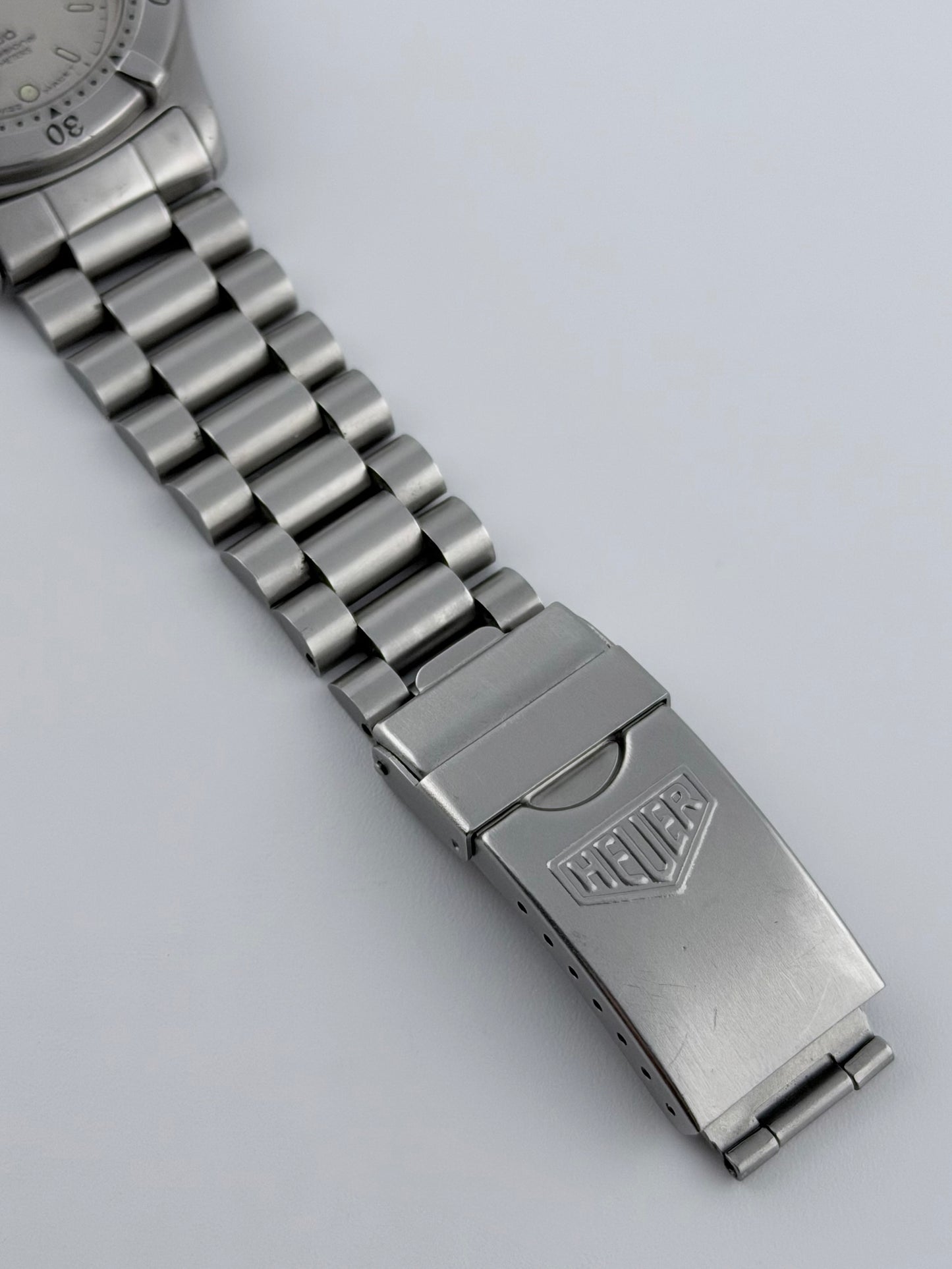 Tag Heuer Professional 2000 Quartz Date - 962.213
