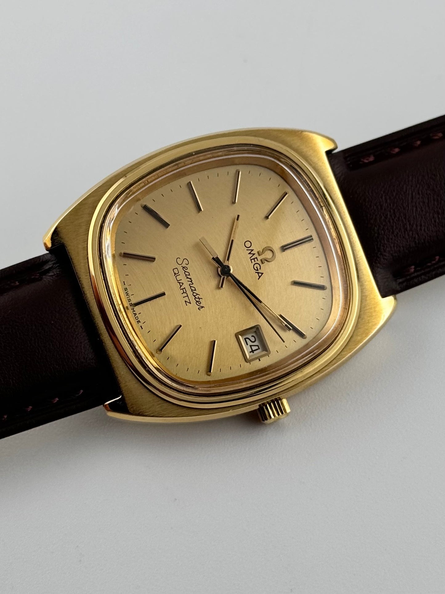 Omega Seamaster Quartz Date 196.0081 - Rare Arc-brushed Dial