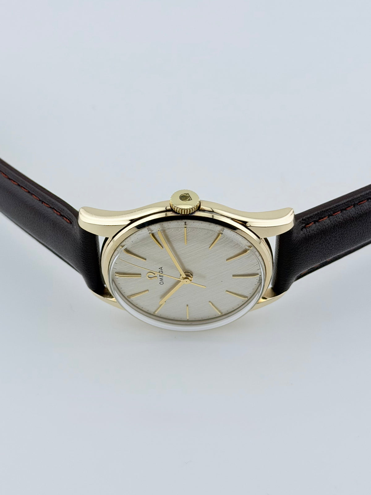 Omega Manual Wind 9ct Gold - 928 181407 - Linen Dial - Box and Papers
