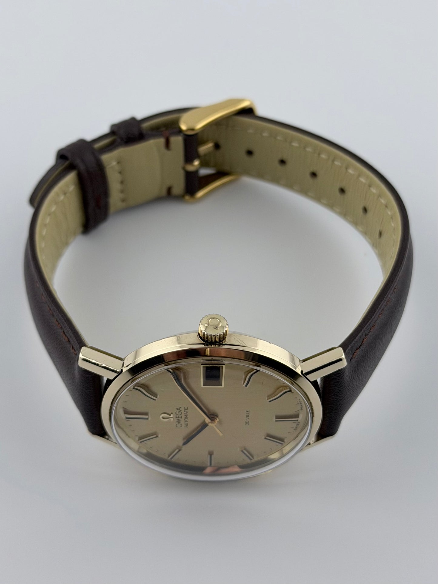 Omega De Ville Automatic Date 166.5161 - 9ct Solid Gold - Box and Papers!