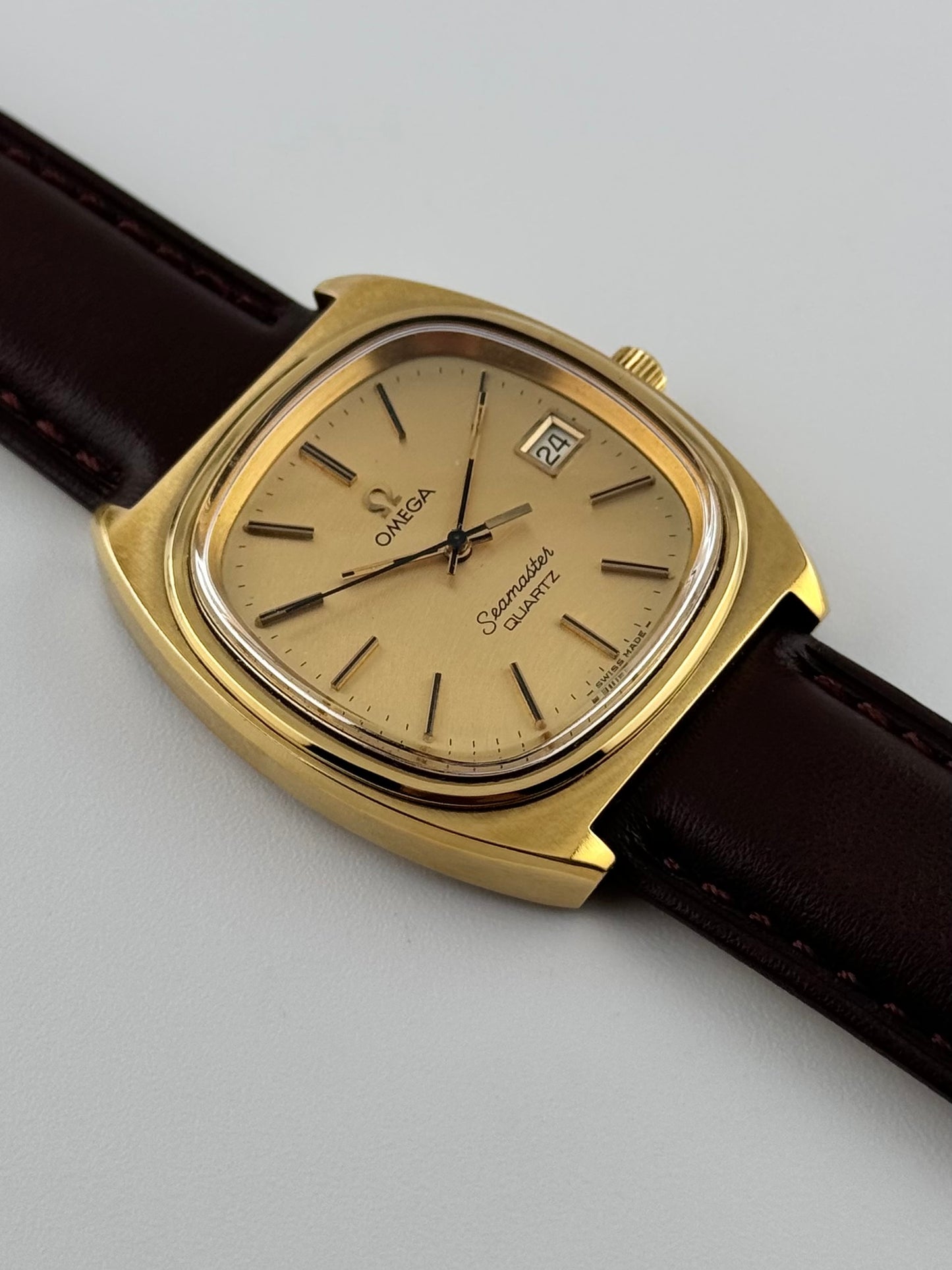 Omega Seamaster Quartz Date 196.0081 - Rare Arc-brushed Dial