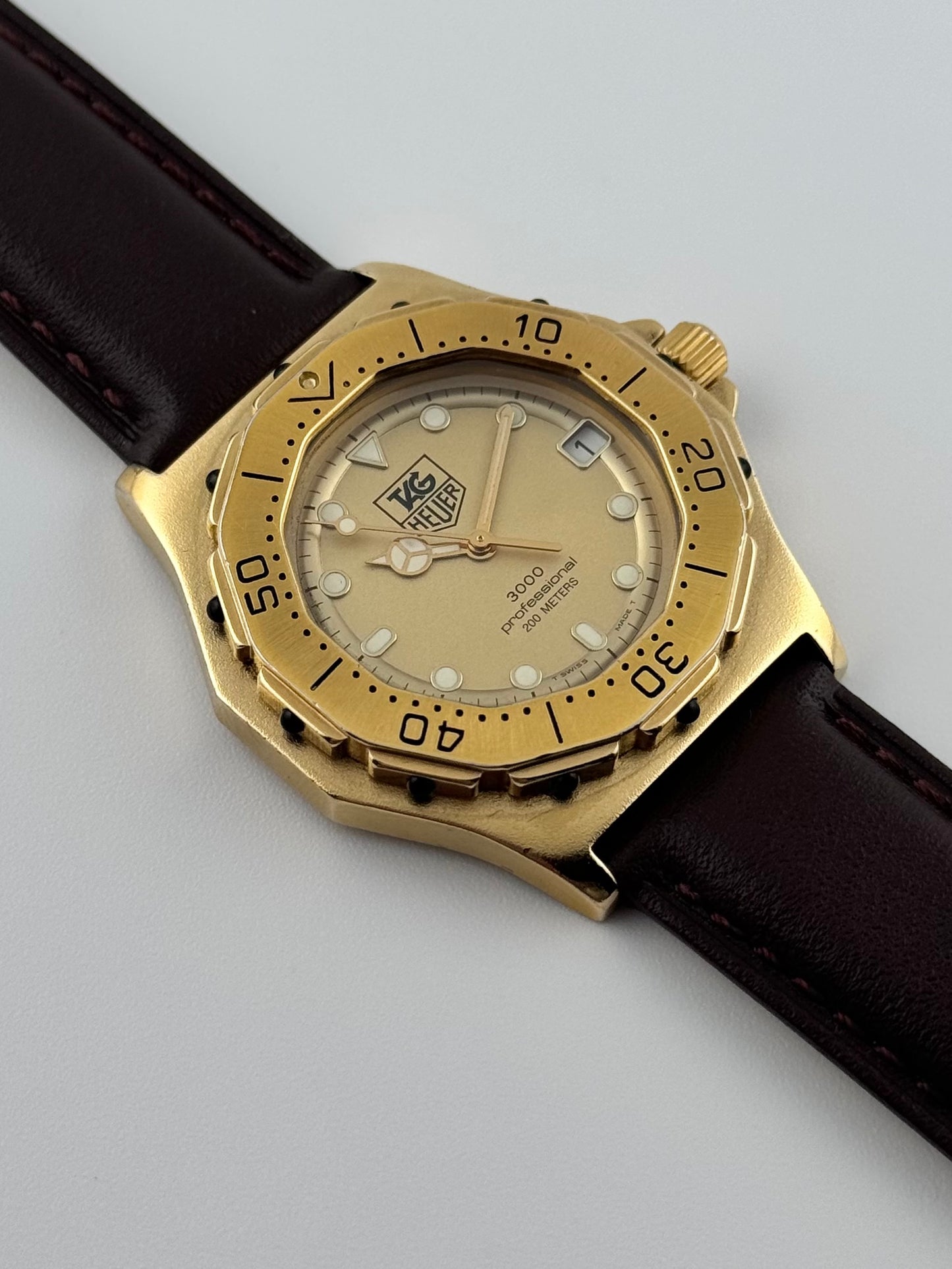 Tag Heuer Professional 3000 Quartz Date - 934.406