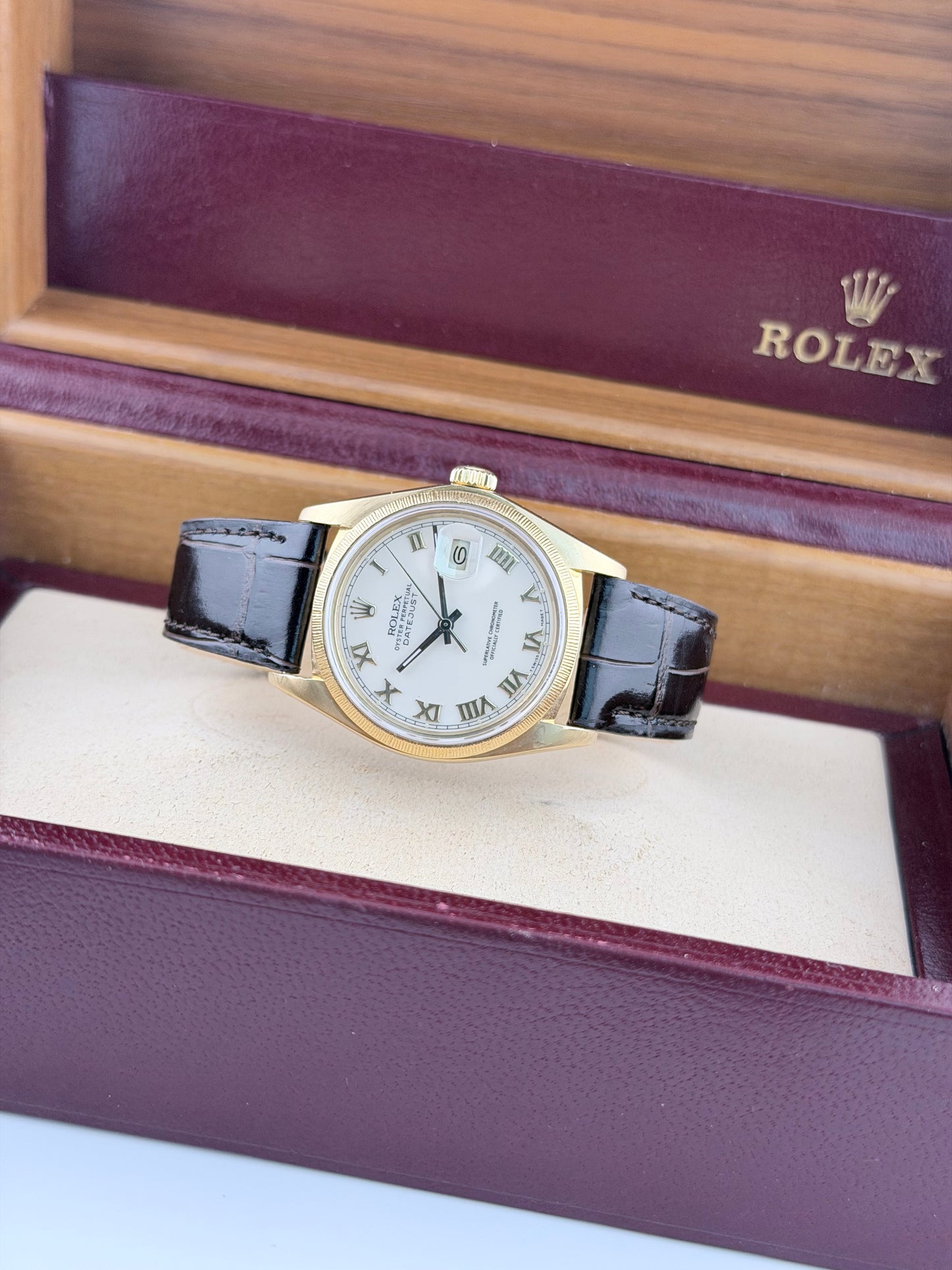 Rolex Oyster Perpetual Datejust - 16078 - 18k Gold - Original Box & Booklets
