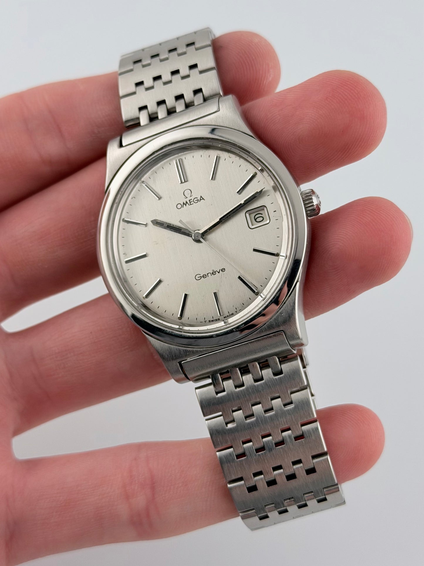 Omega Geneve Manual Wind - 136.0102 - Original Bracelet - Box and Papers!