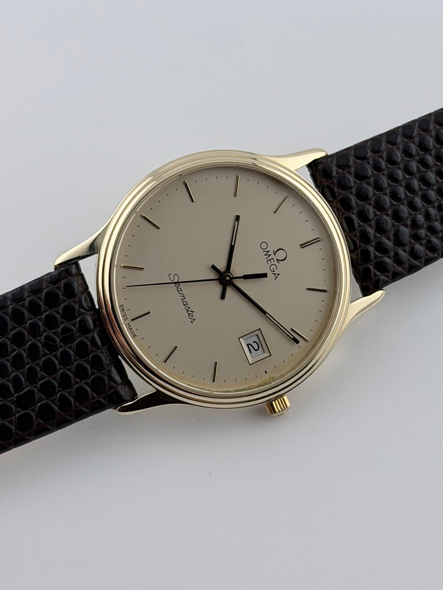 Omega Seamaster Quartz Date 9ct Solid Gold - 196.775