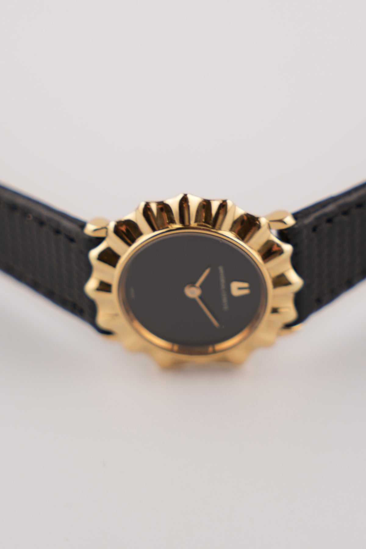 Universal Geneve "Flower" 542683 - Ladies - RARE