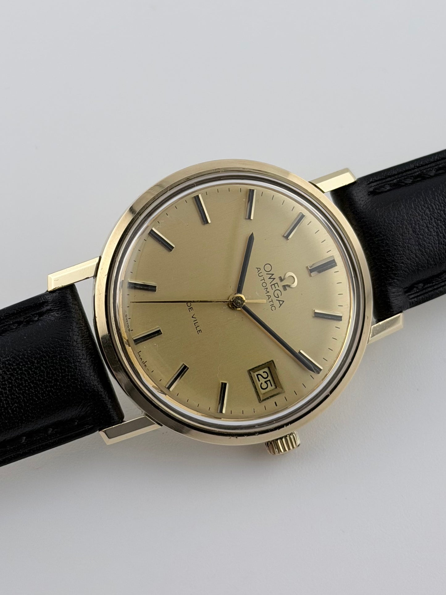 Omega De Ville Automatic Date 166.5161 - 9ct Solid Gold - Box and Papers!