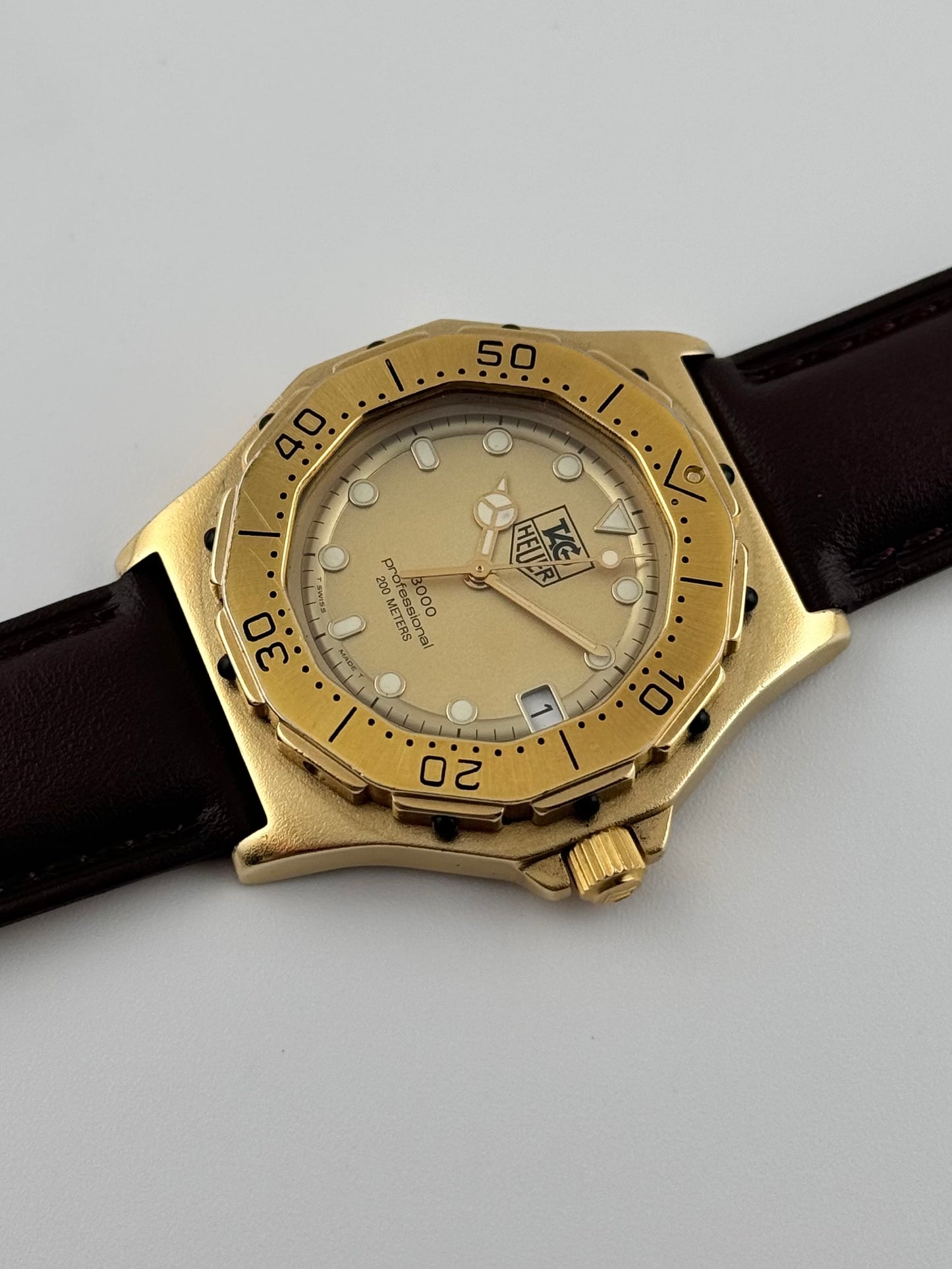 Tag Heuer Professional 3000 Quartz Date - 934.406