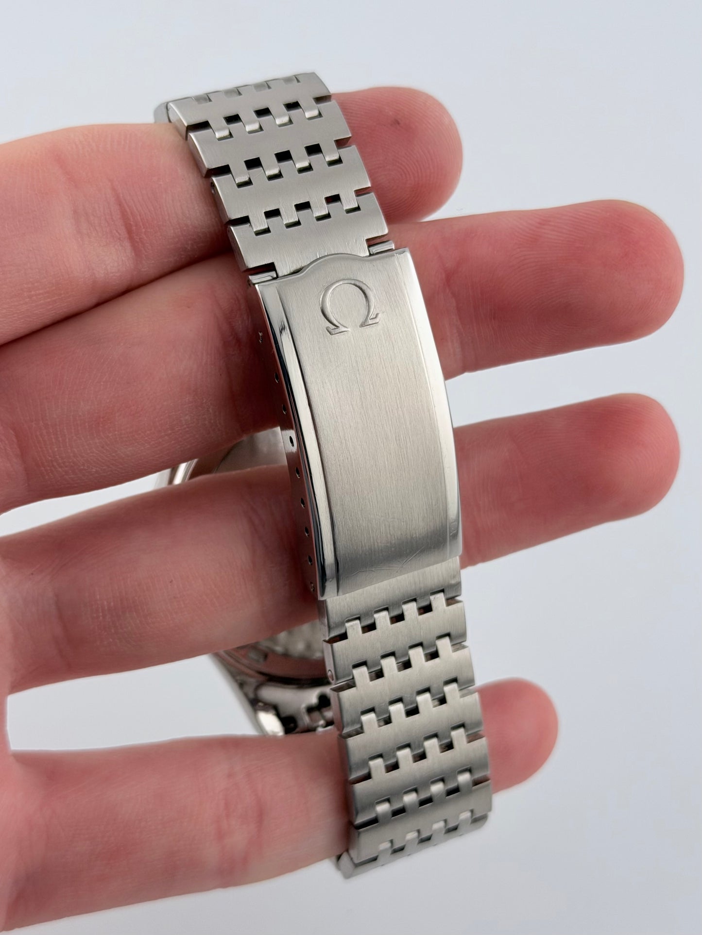 Omega Geneve Manual Wind - 136.0102 - Original Bracelet - Box and Papers!