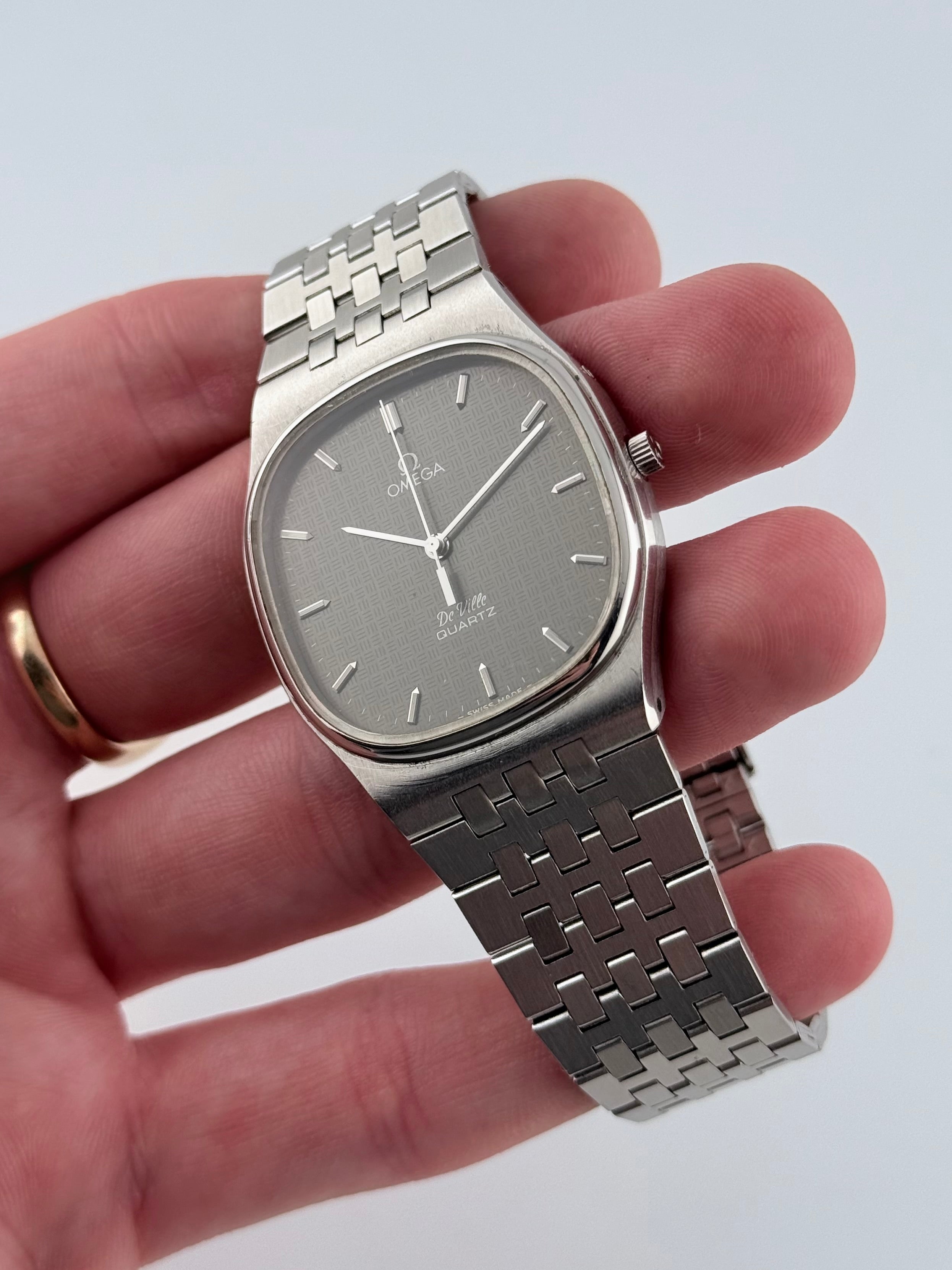 Ville De Omega – The Dial - Quartz Watcher Wrist Tank Prestige 