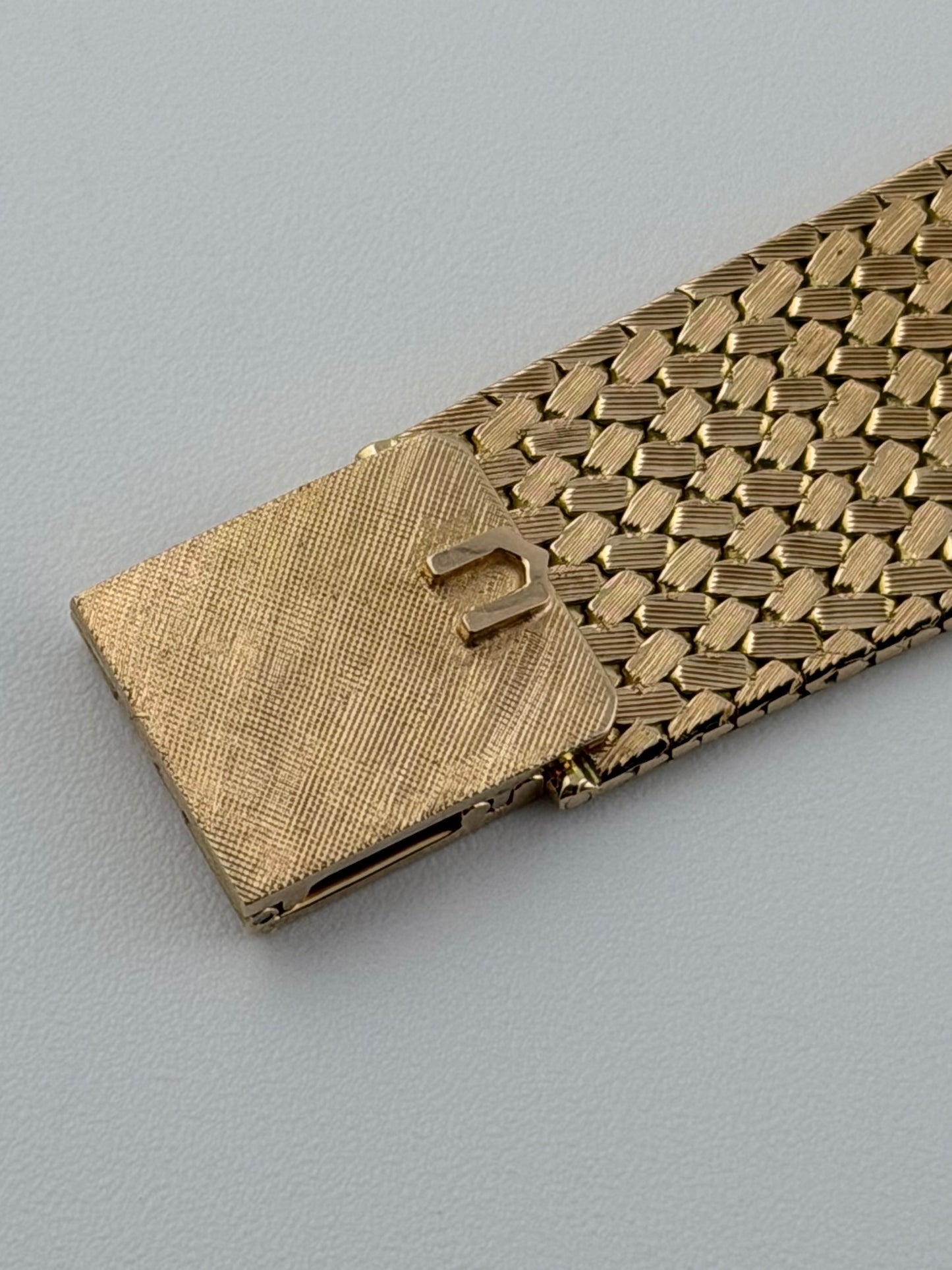 Universal Geneve Manual Wind - Ultra Rare - New Old Stock Khanjar - 18ct Gold