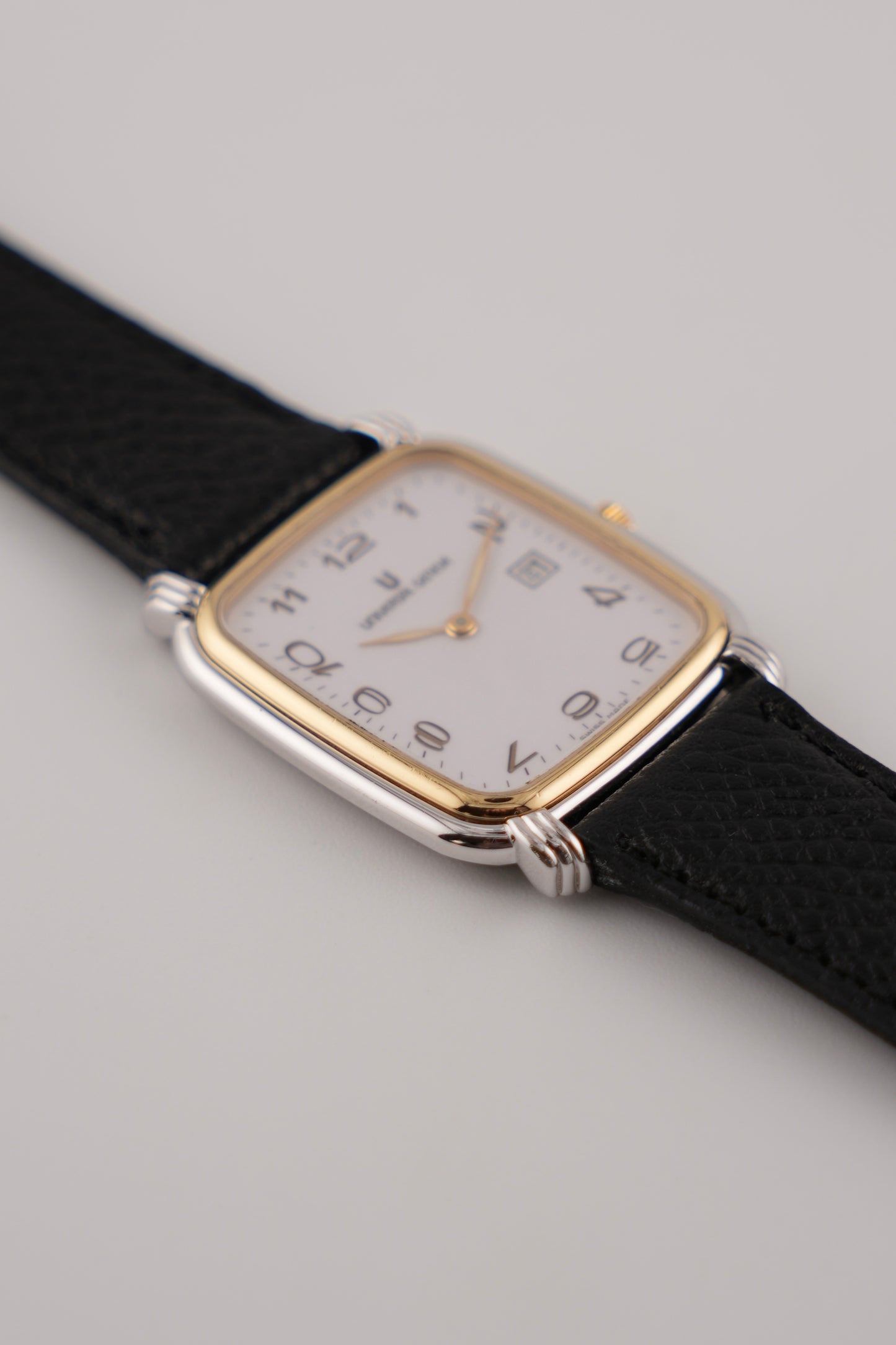 Universal Geneve Quartz Date - 646.312 - Rare