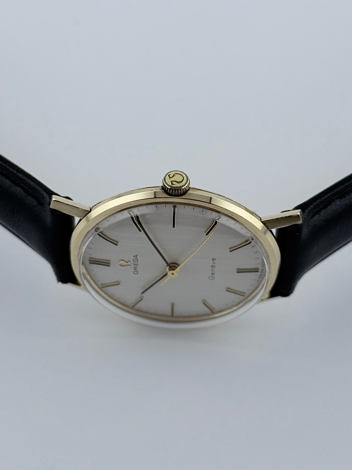 Omega Manual Wind  9ct Gold - 131.8412 - FULL SET!