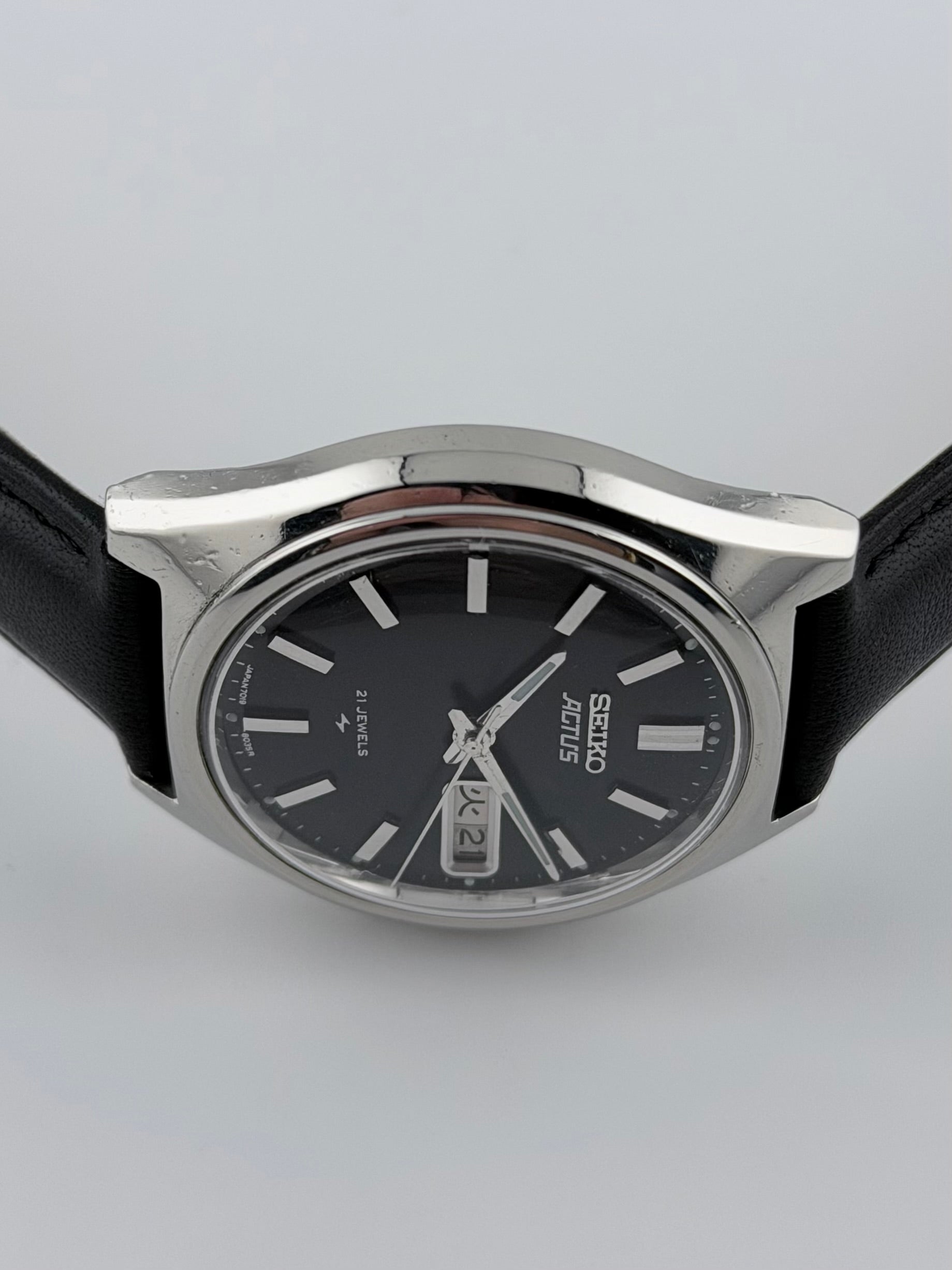 Seiko Actus Japanese Day-Date 7019-8010 – The Wrist Watcher