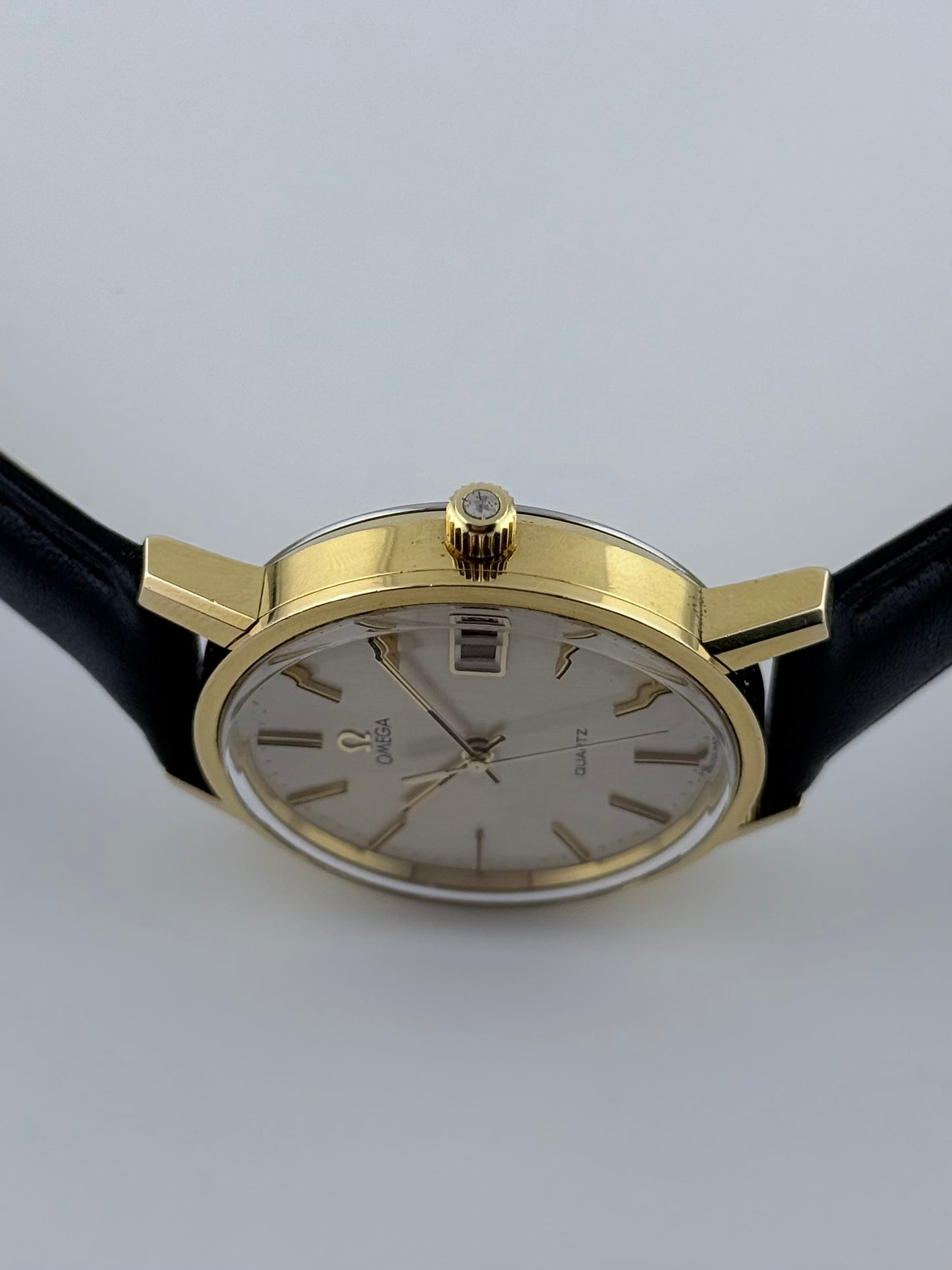 Omega Quartz Date 196.0160 - Box and Papers