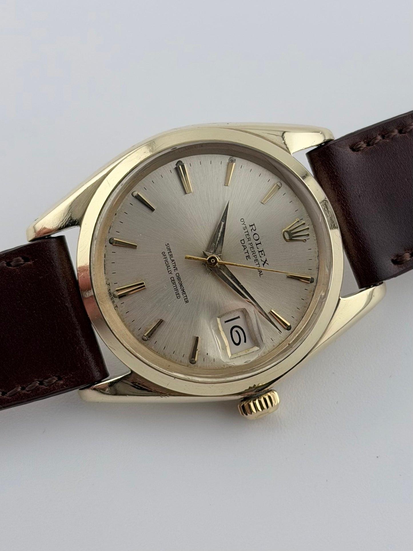 Rolex Oyster Perpetual Date Automatic - 1500 - Solid 9ct Gold