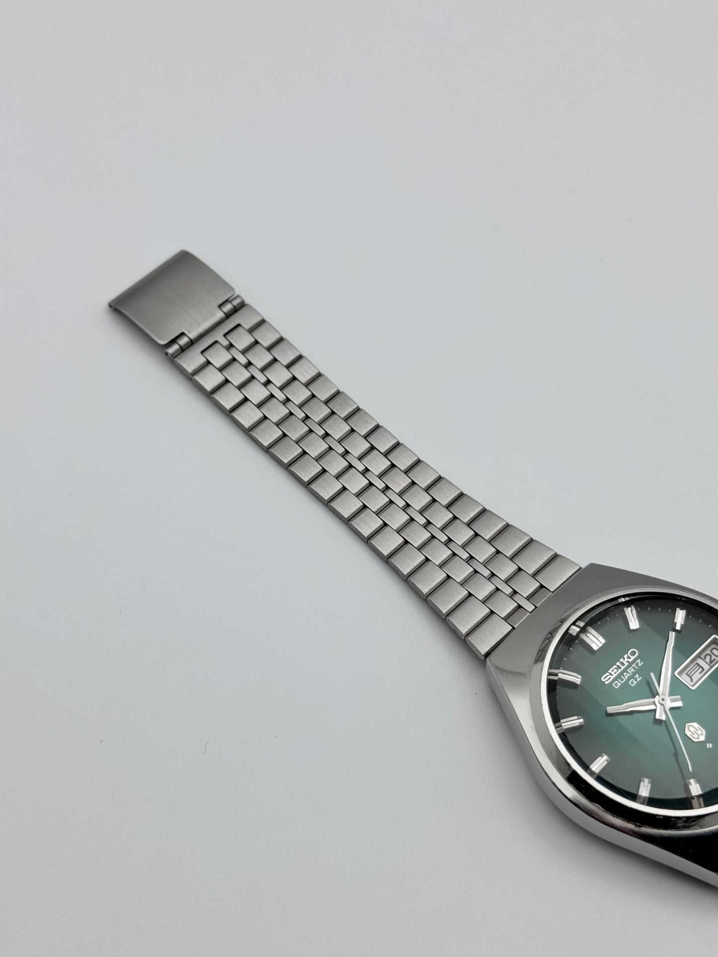 Seiko QZ Quartz JDM - 0923-8020 - Green Dial - Faceted Crystal