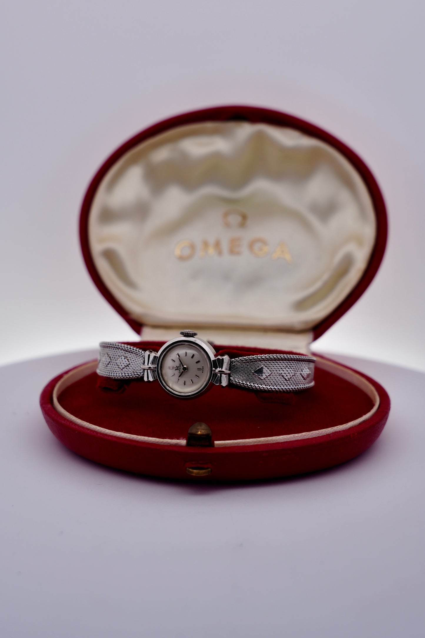 Omega Ladies Manual Wind 2510-36 - Original Clamshell Box