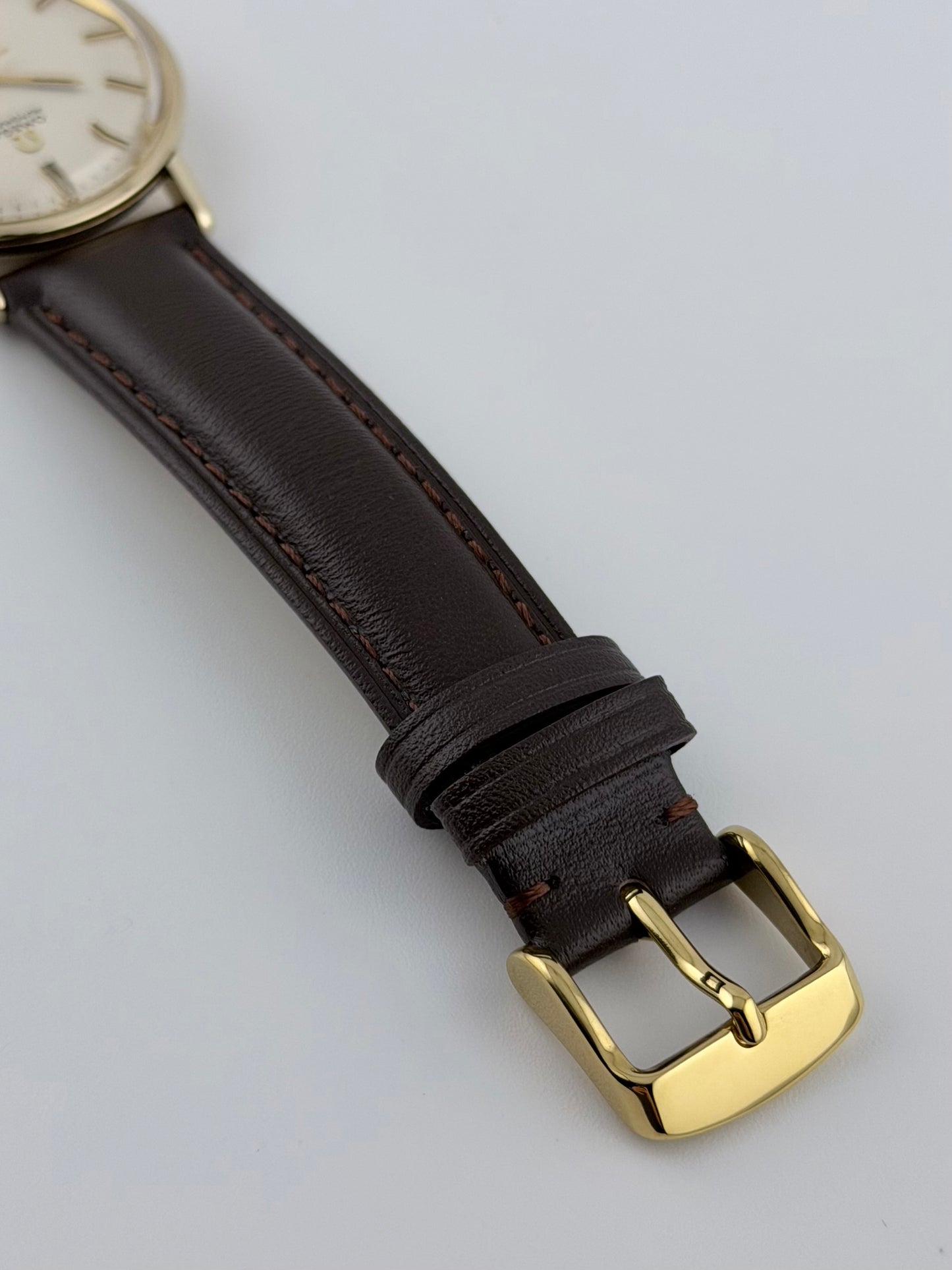 Omega De Ville Automatic Date 166.5020 - 9ct Solid Gold - Box and Papers!