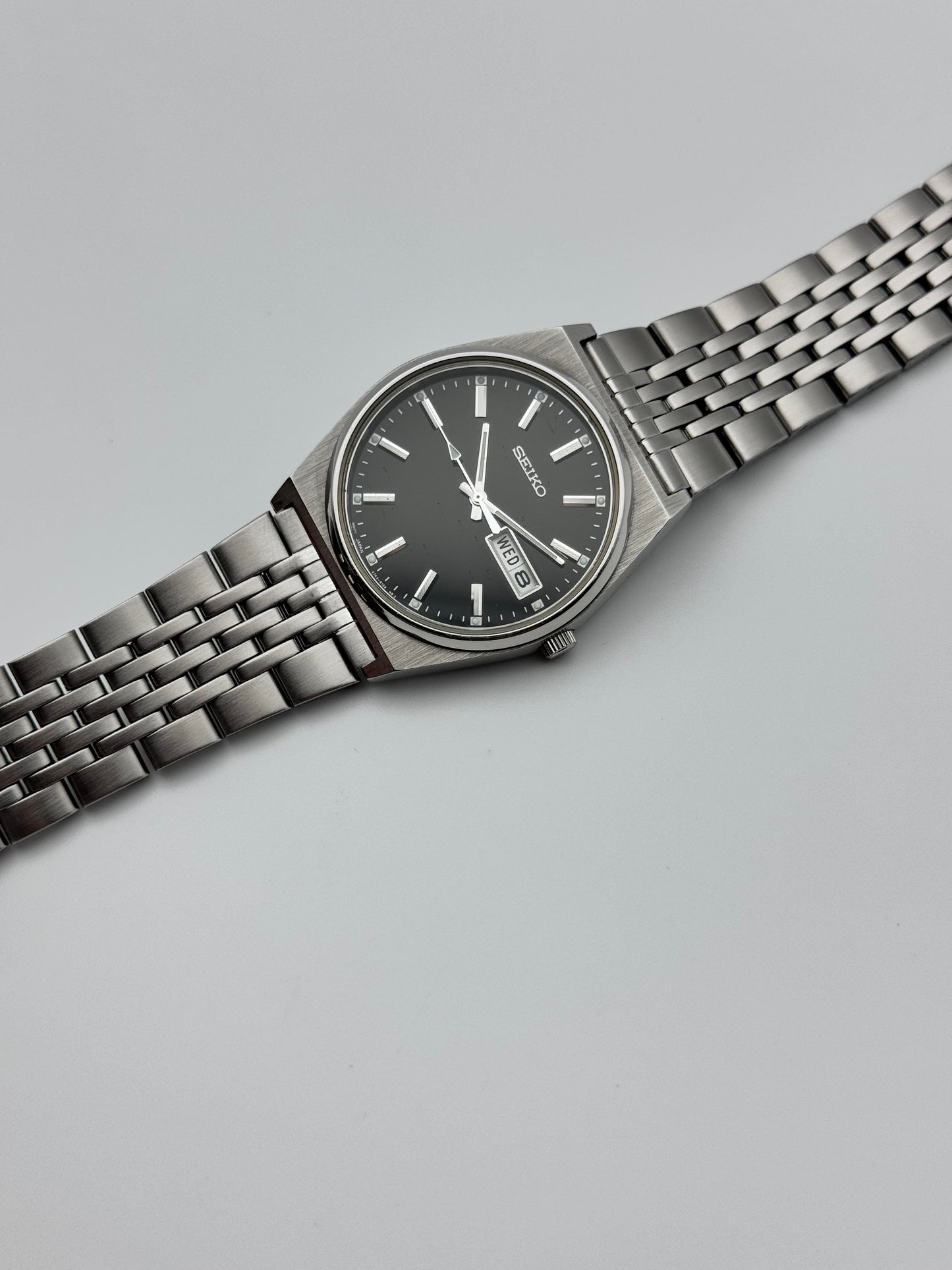 Seiko Quartz V743-9020 - Box and Papers