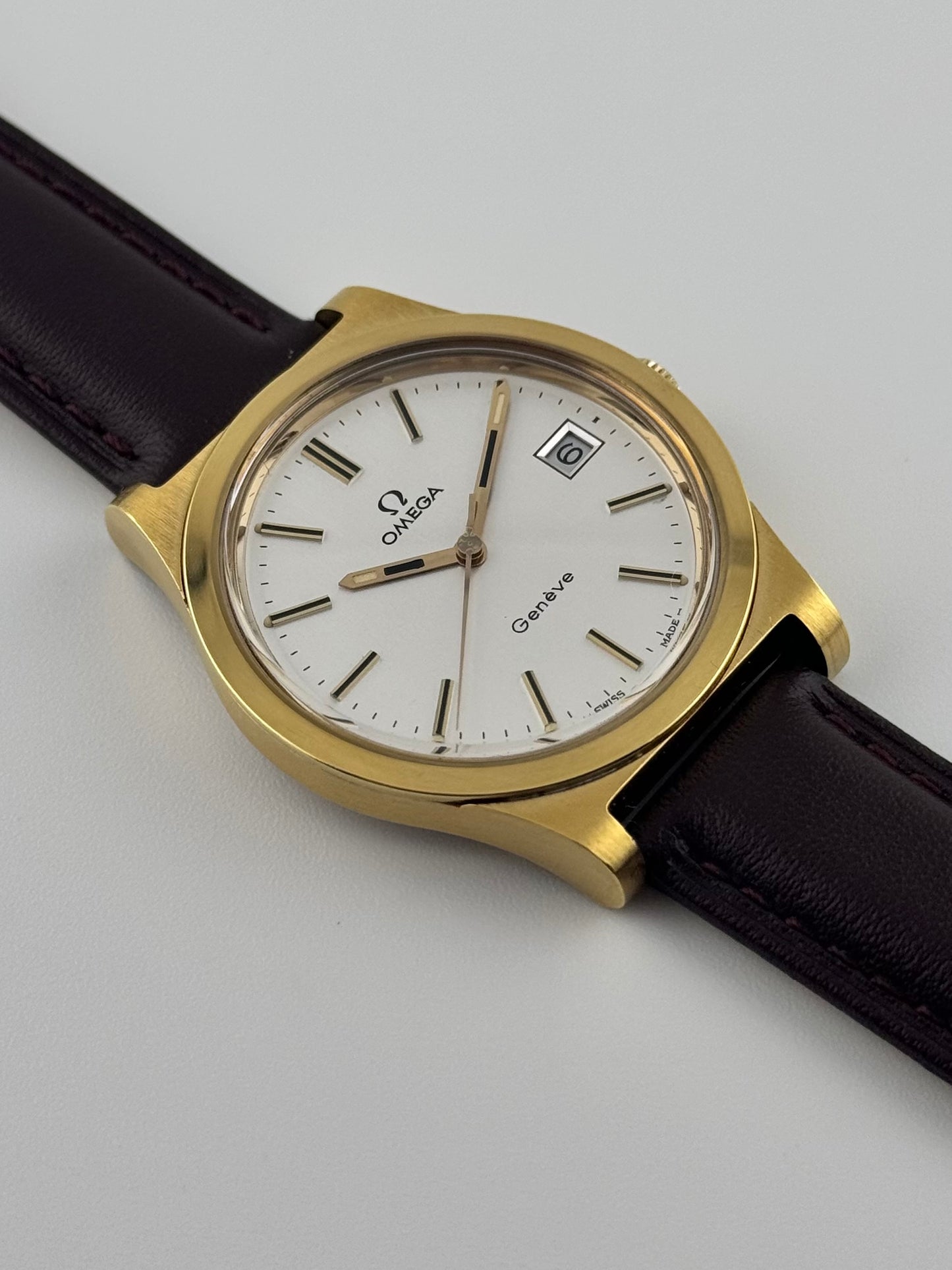 Omega Geneve Date Manual Wind - 136.0102 - Exceptional Condition